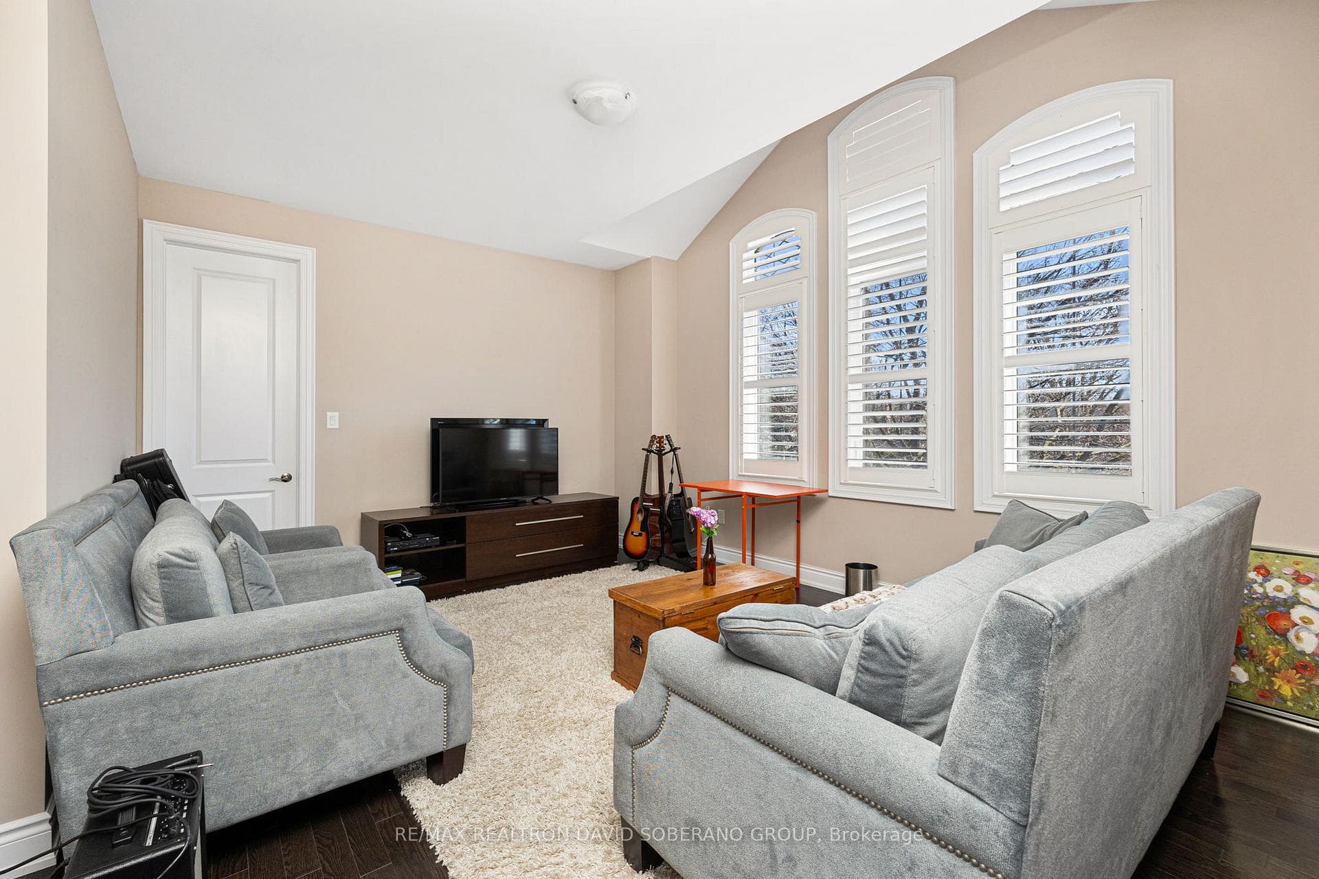 56 De Quincy Boulevard photo 30