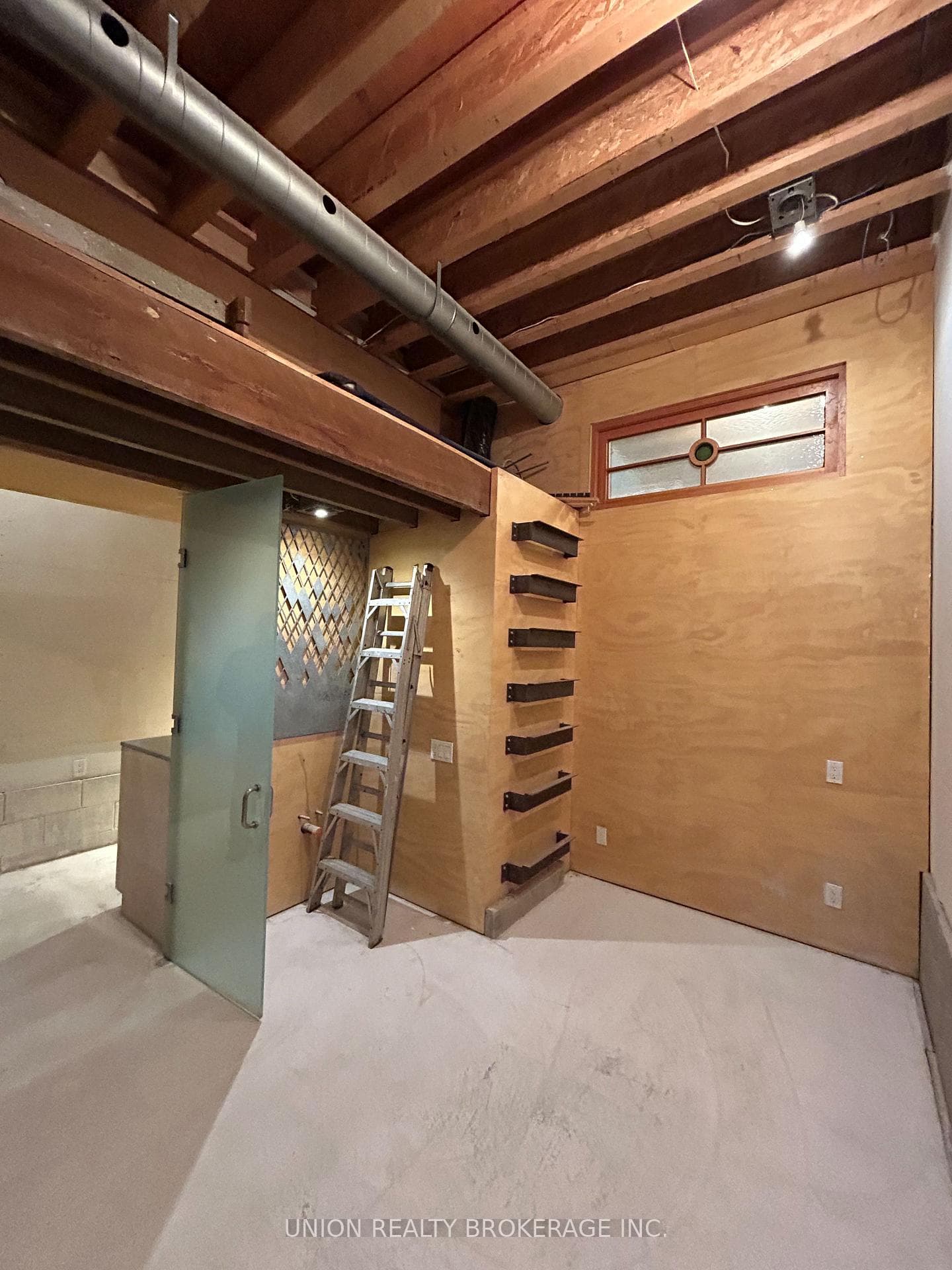 303 Coxwell Avenue photo 6