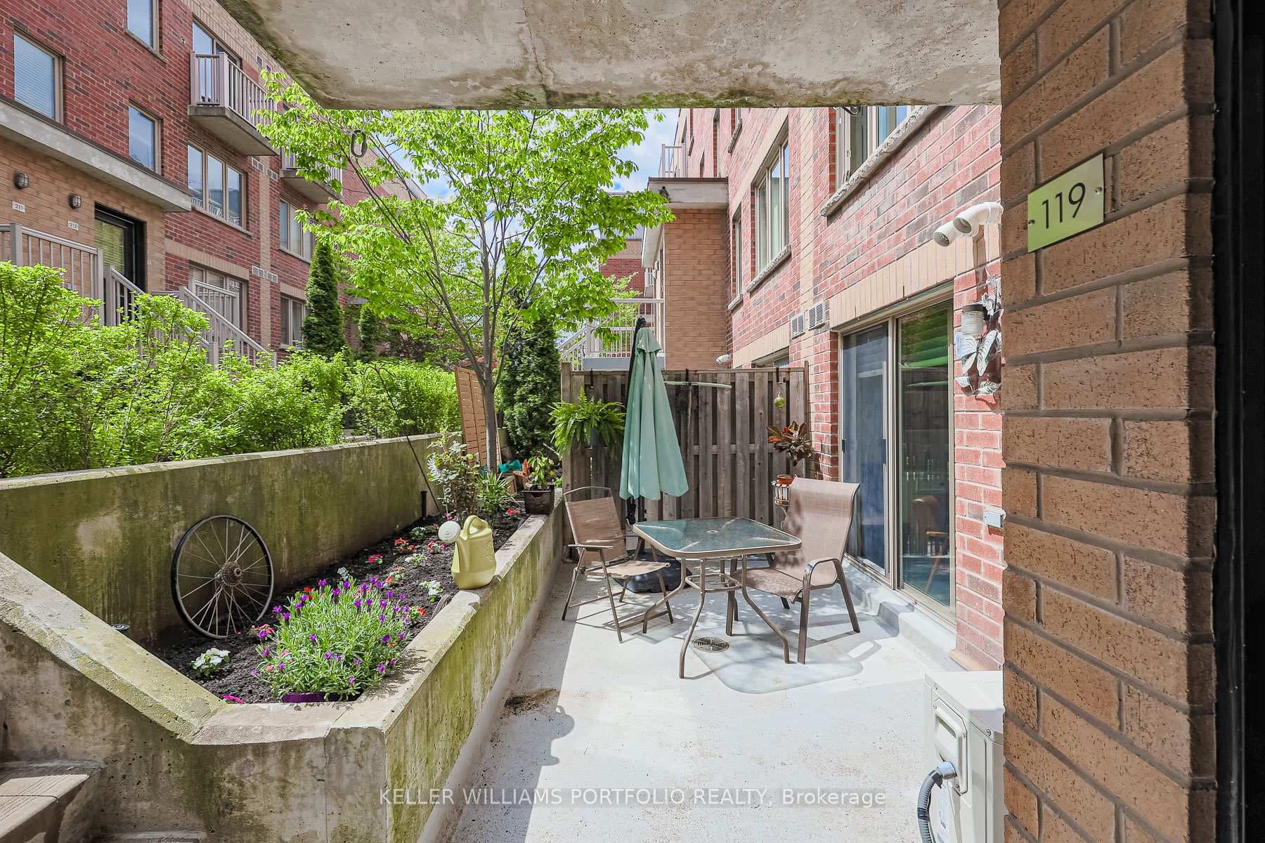 11 Ruttan Street Unit 119 photo 28