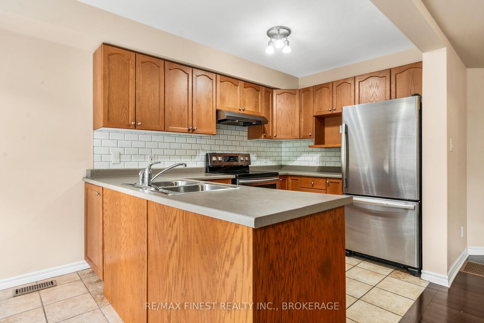 698 MacLean Court photo 10