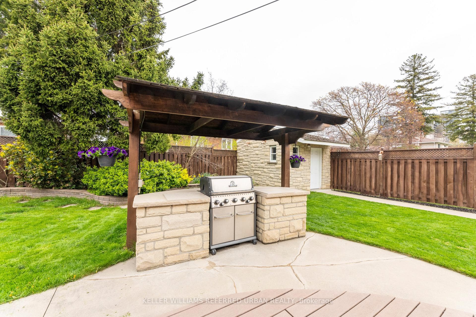 233 Renforth Drive photo 26