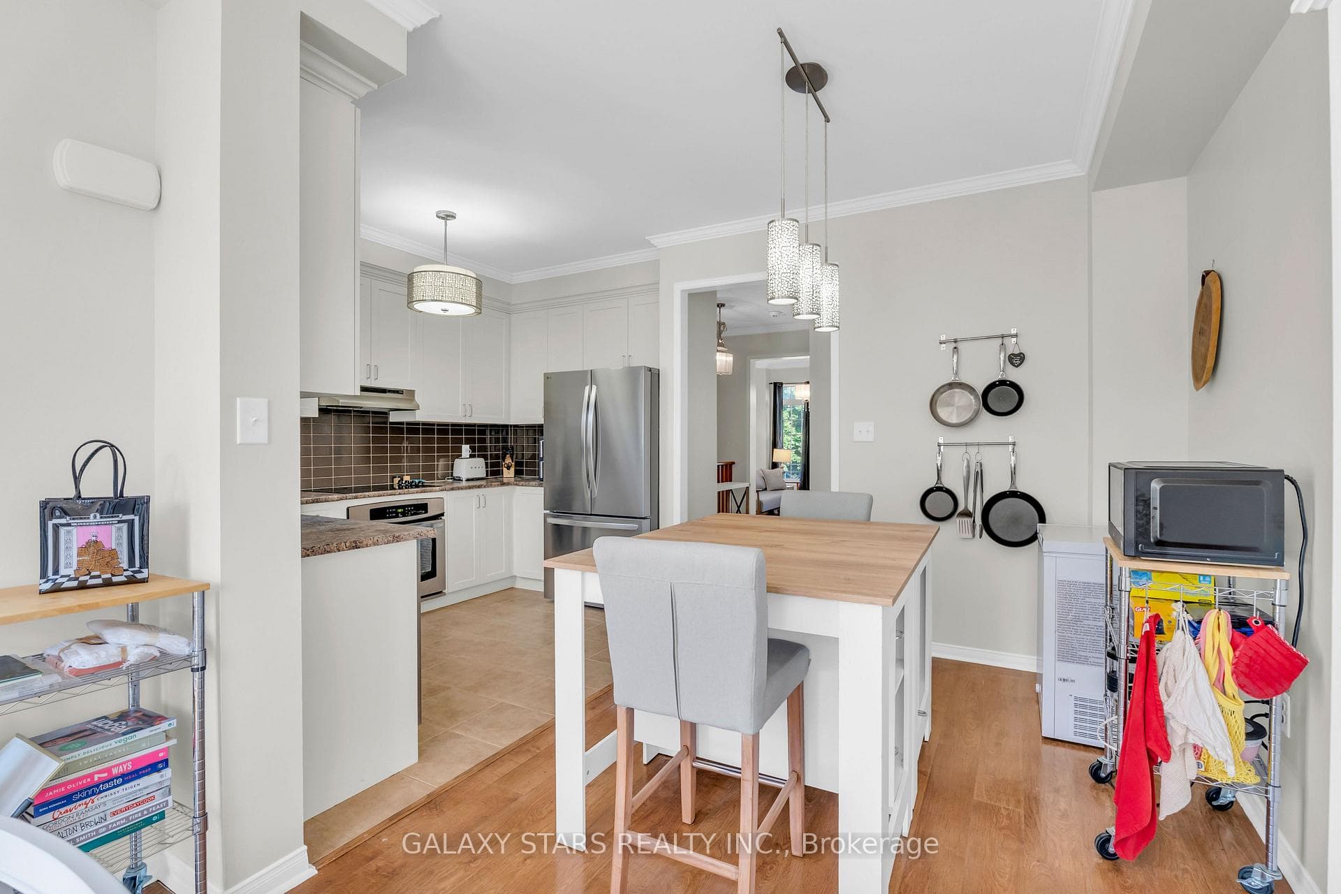 24 Tiffany Lane photo 21