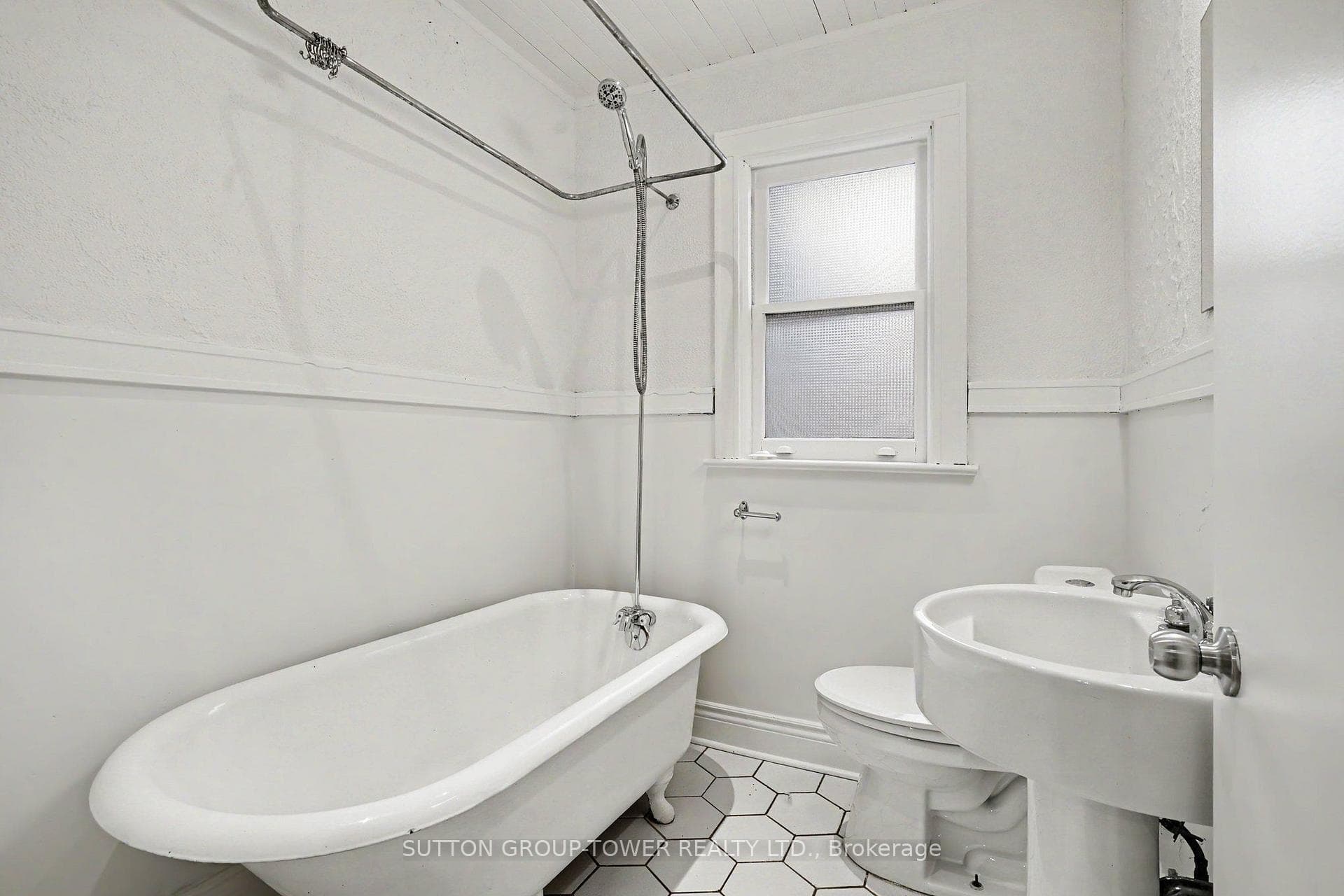 118 Castlefield Avenue photo 21