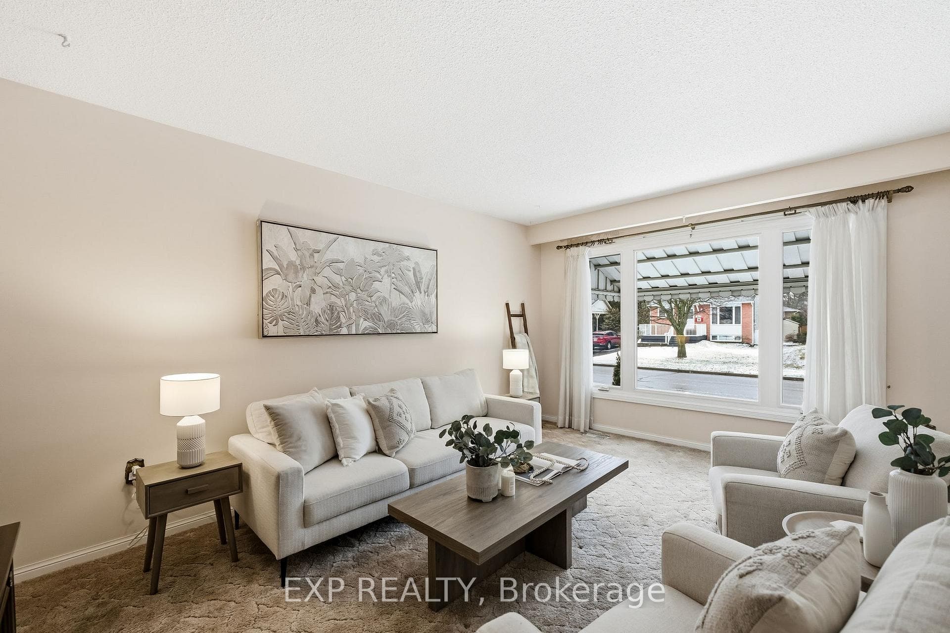 557 Daintry Crescent photo 8