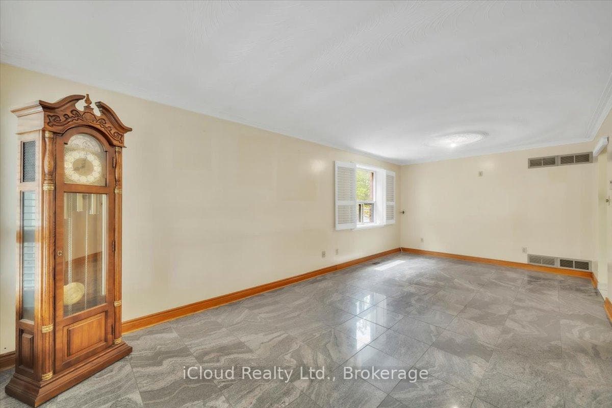 562 Harvie Avenue photo 4