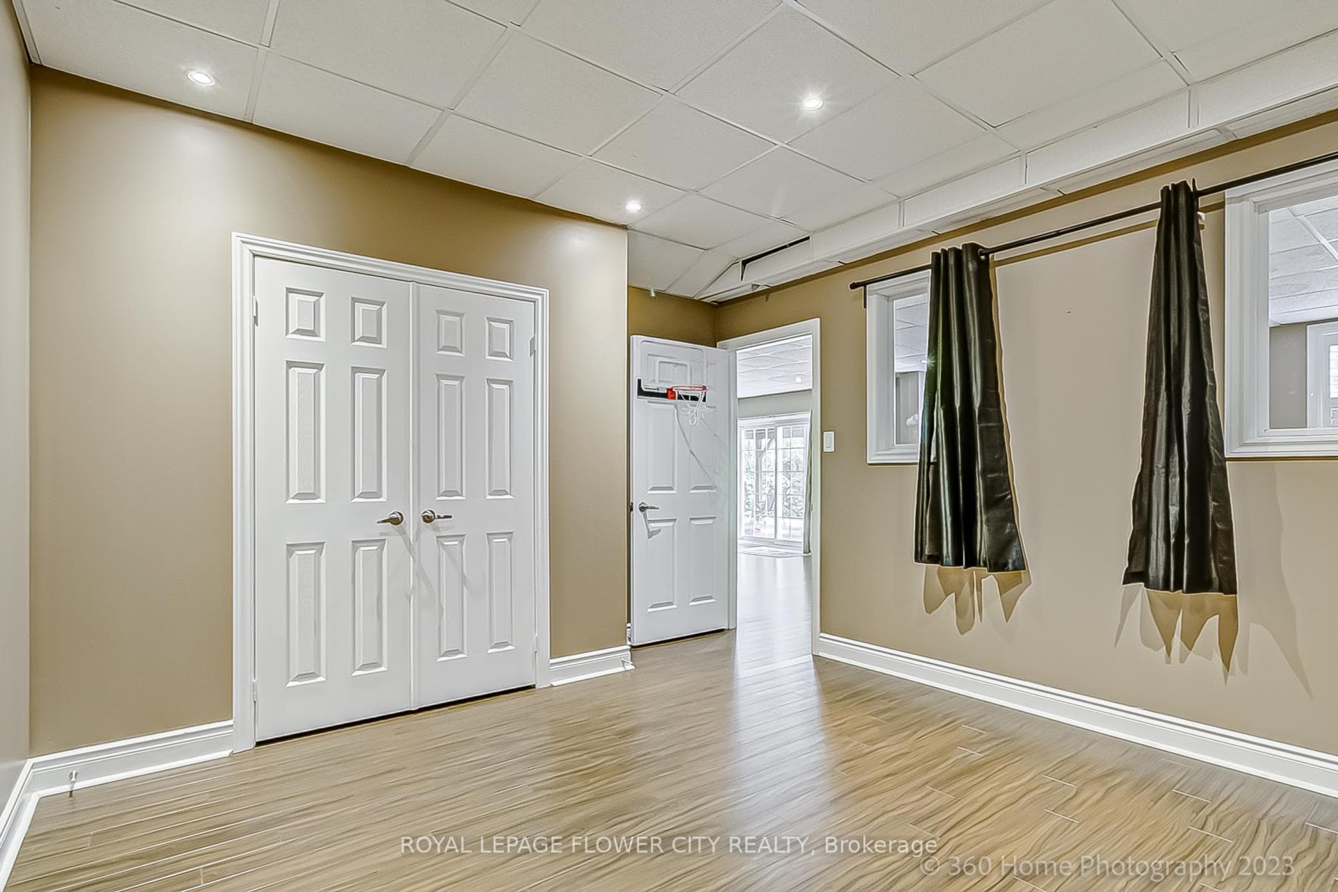 98 Treeline Boulevard photo 36