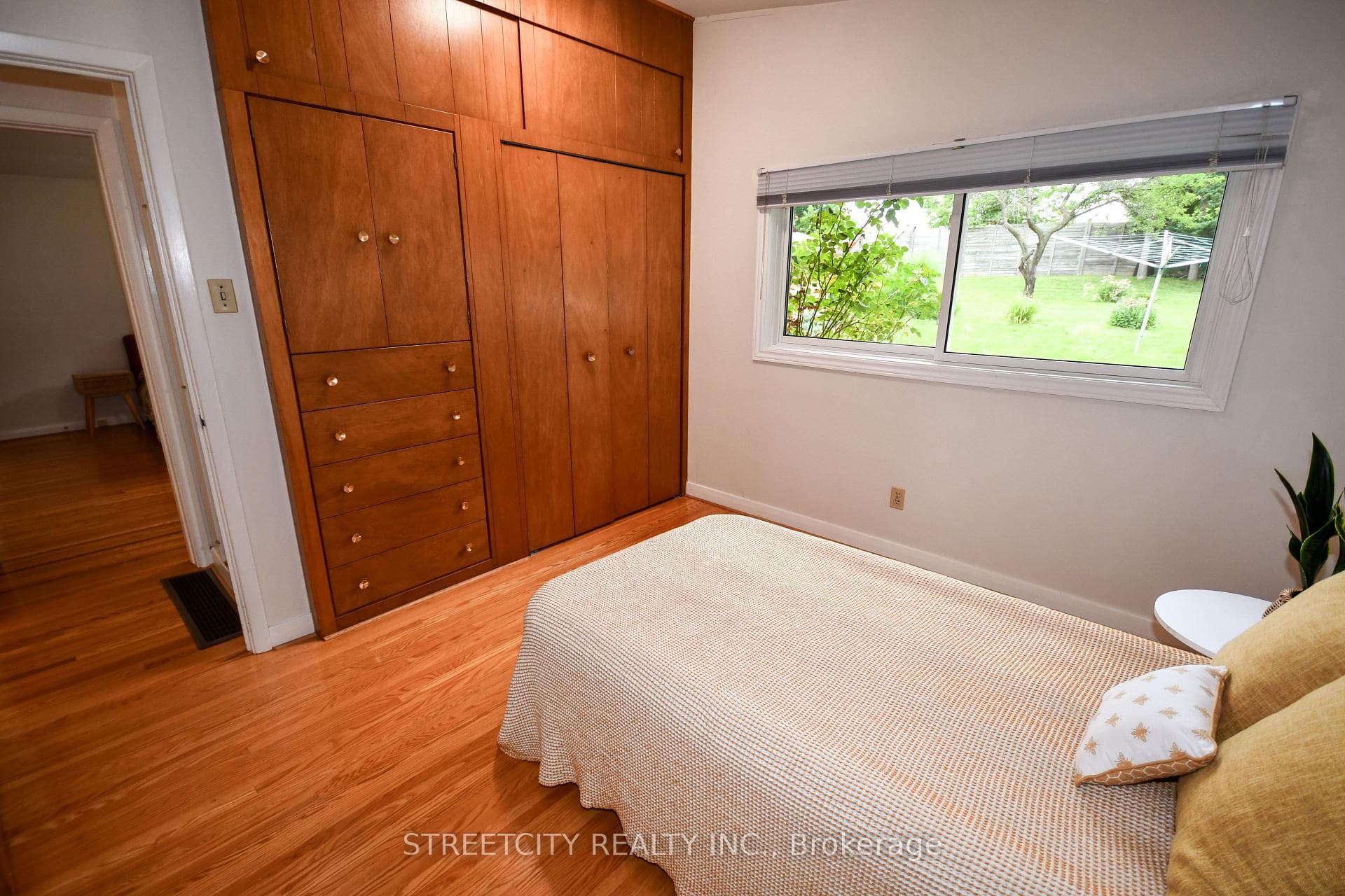 74 Torrington Crescent photo 19