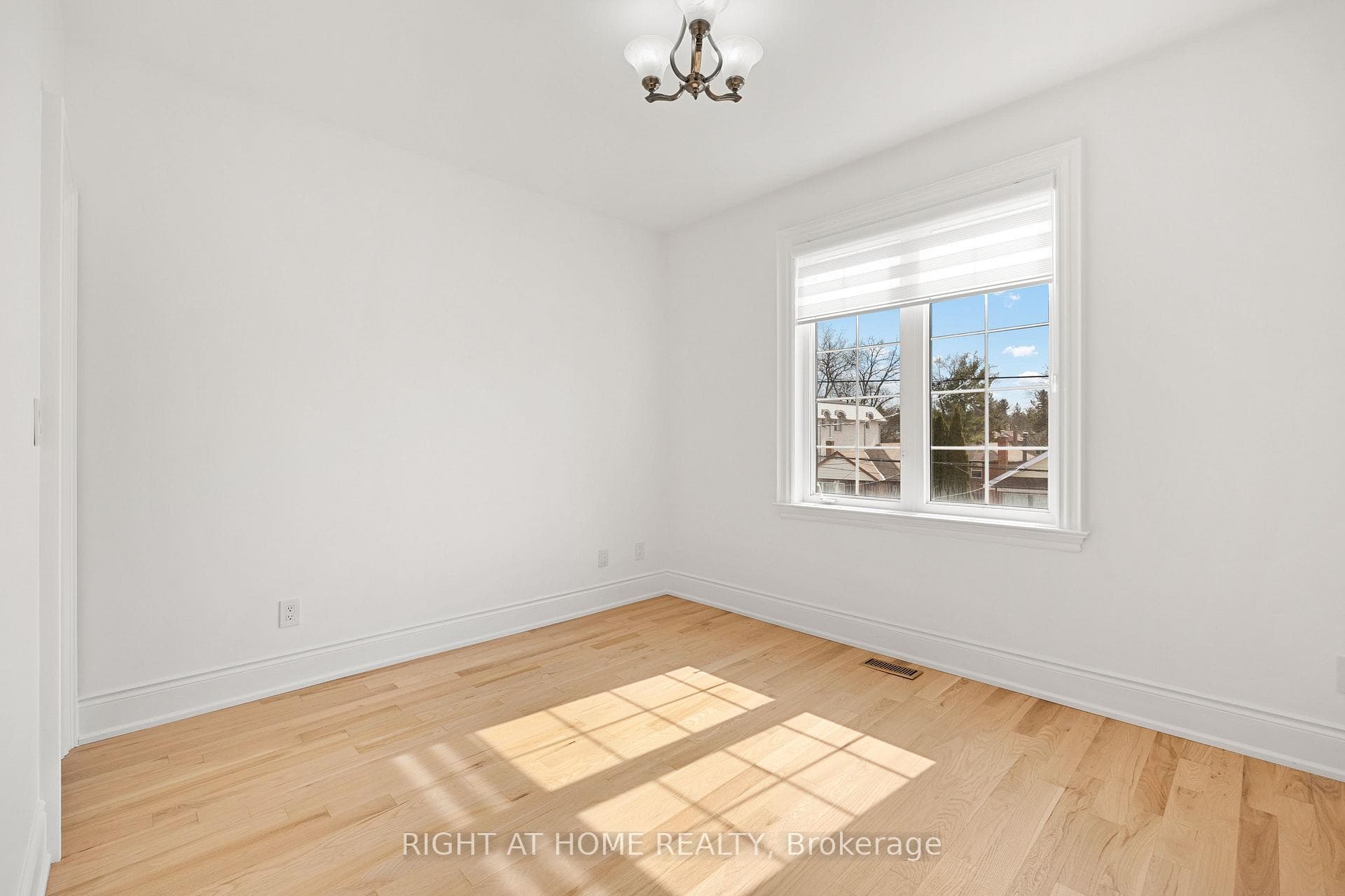 196 Florence Avenue photo 23
