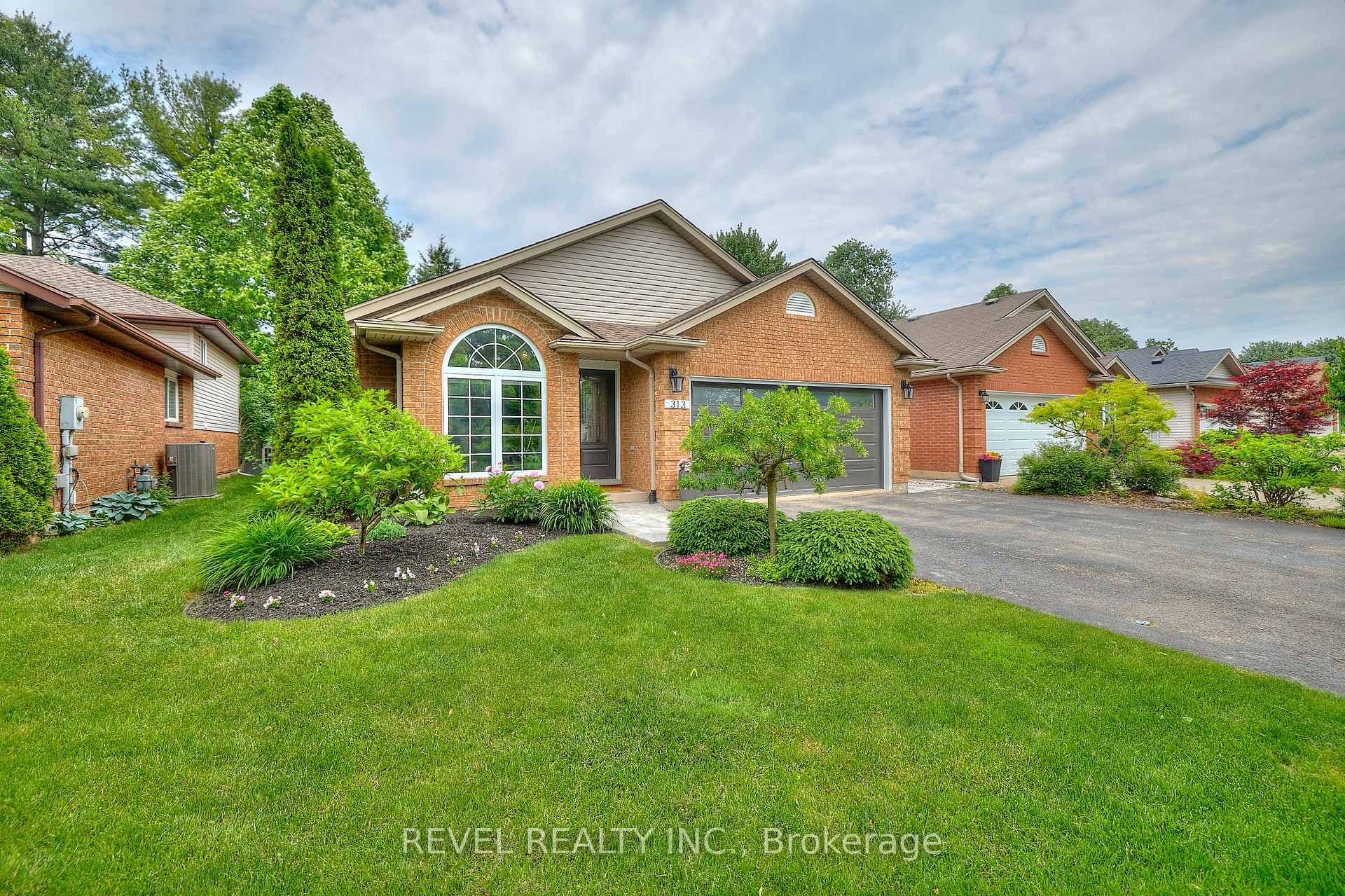313 Beckett Crescent photo 2