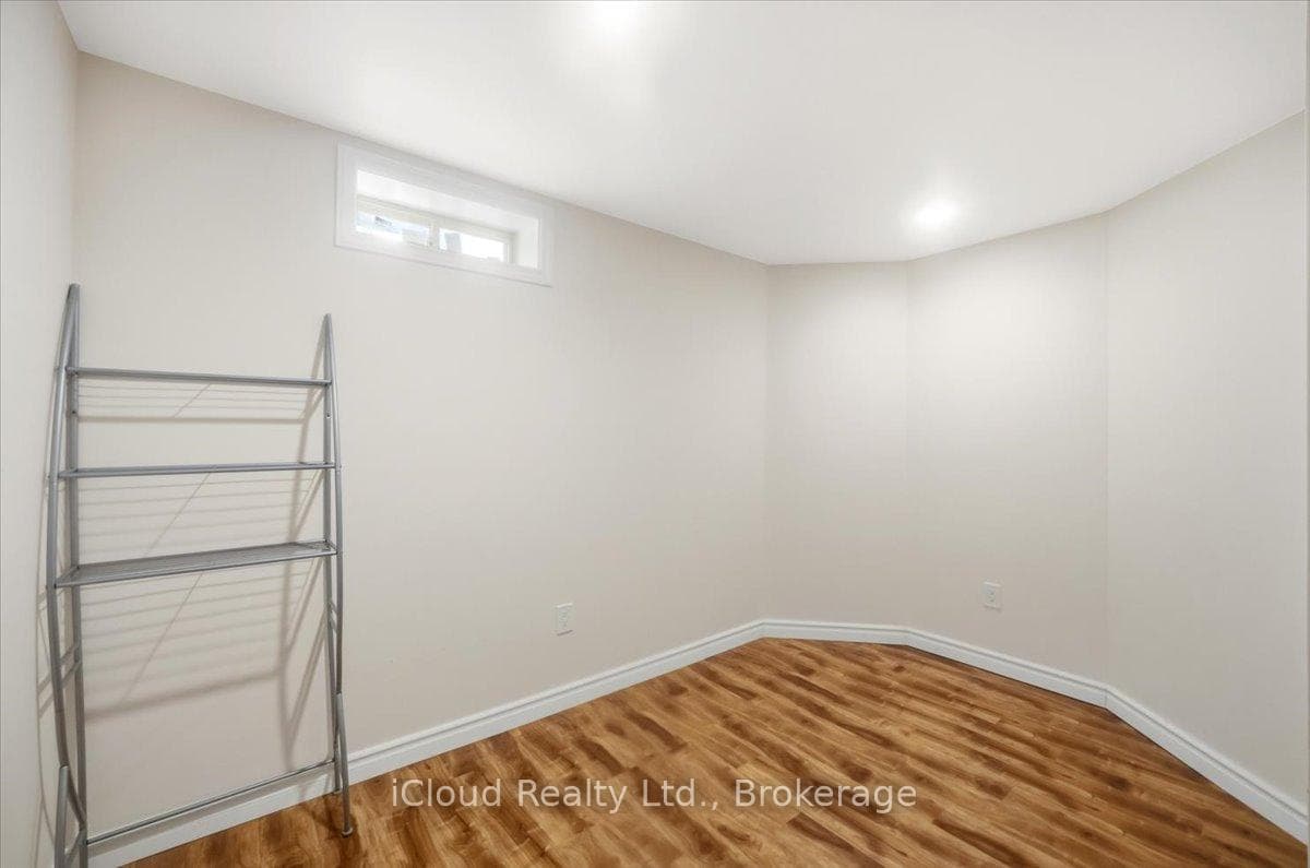 270 Whetham Heights photo 46