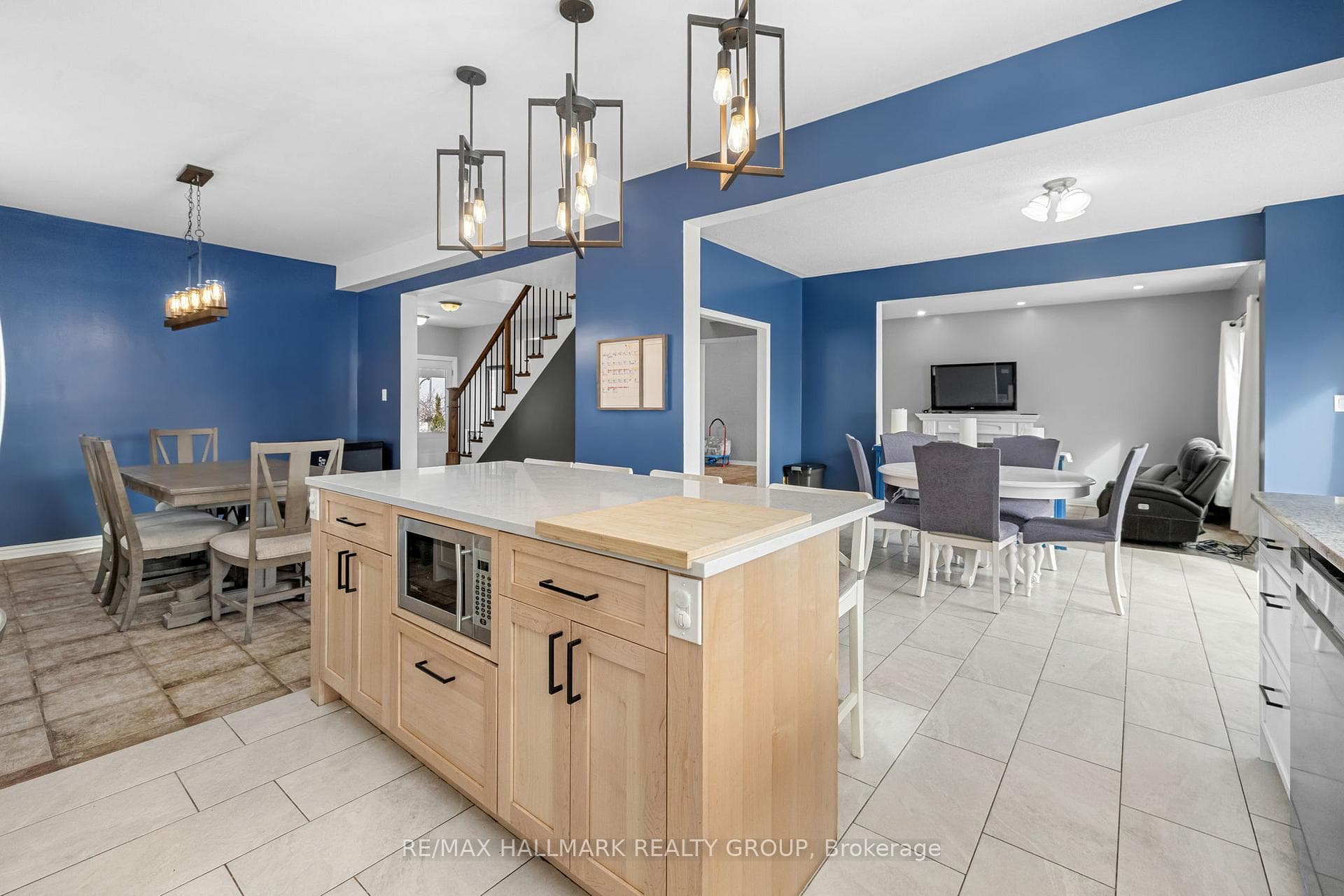 1421 Talcy Crescent photo 20