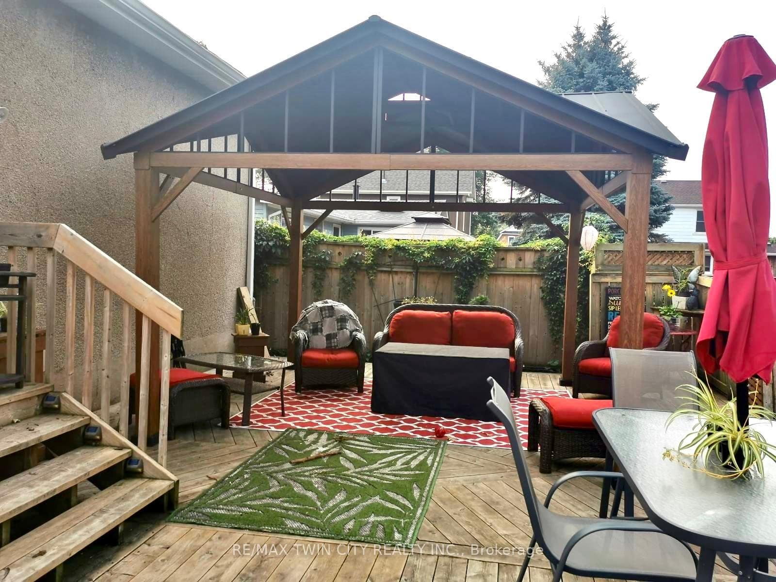 154 Tiffany Street photo 47