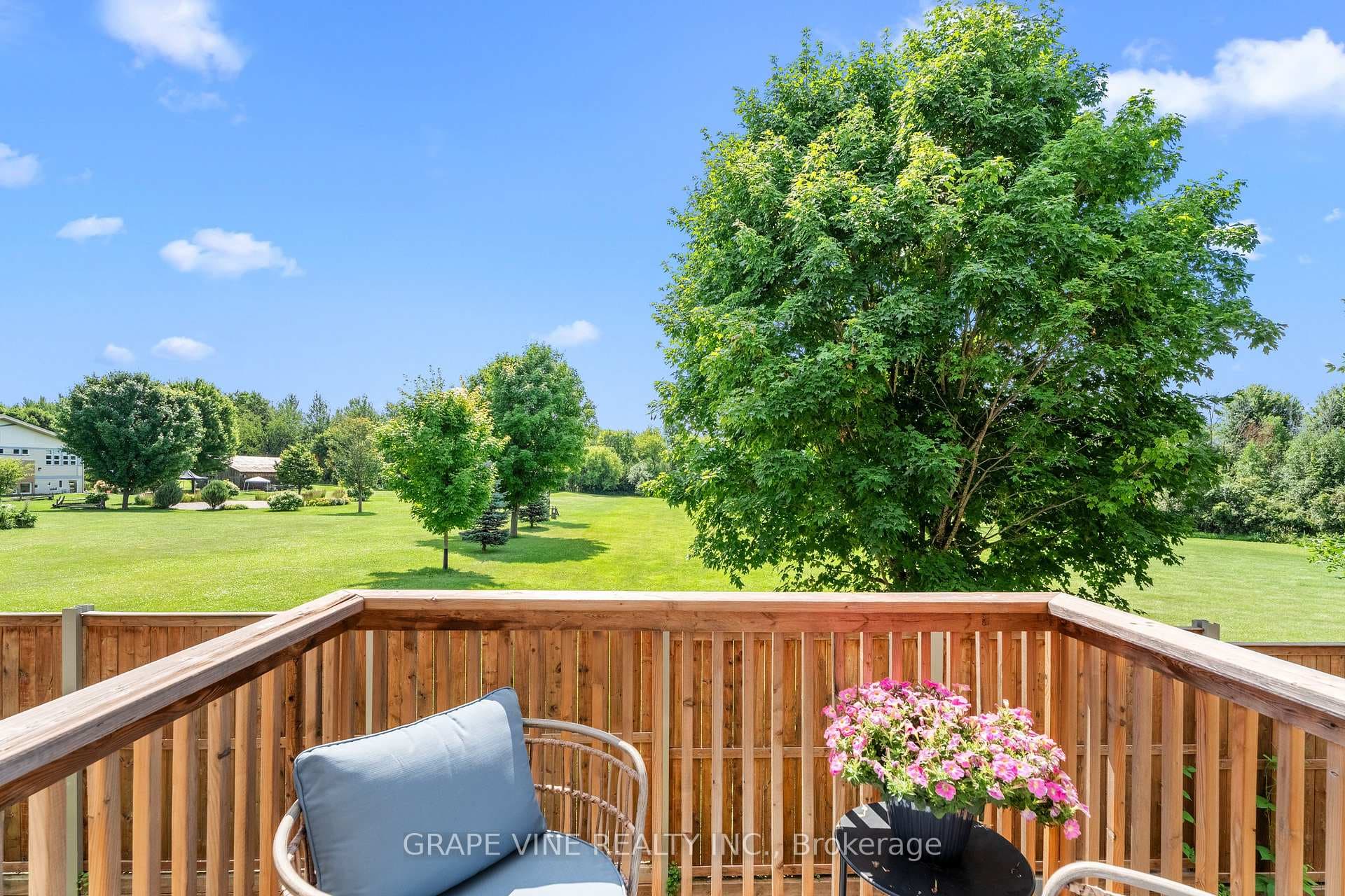148 Attwell Private photo 4