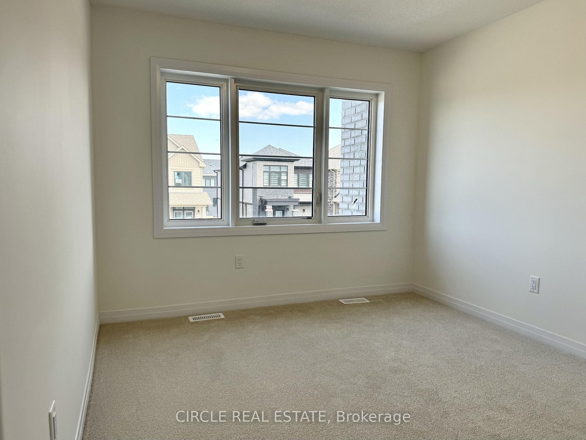 105 Brighton Lane photo 9