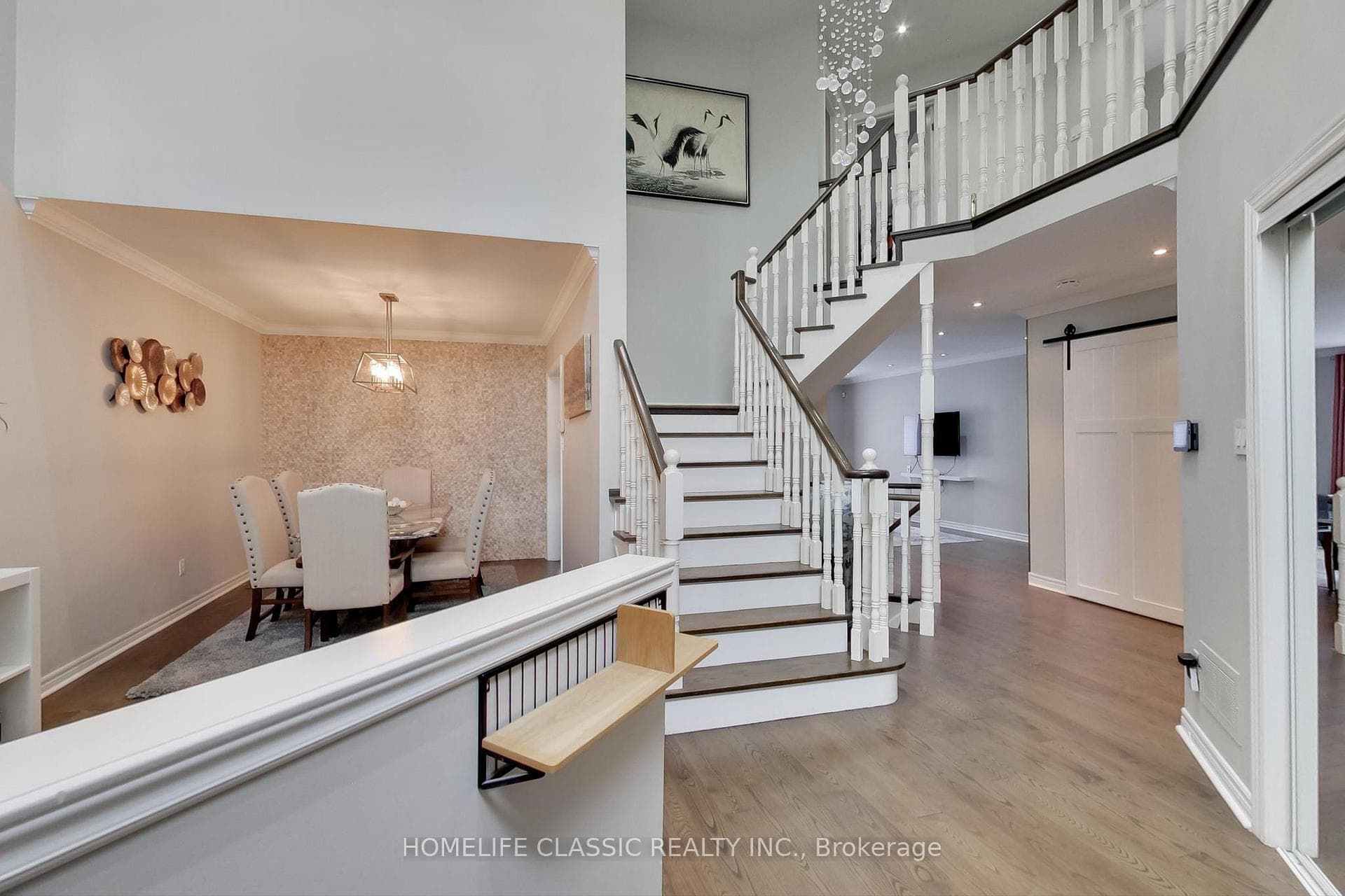 139 Villandry Crescent photo 4