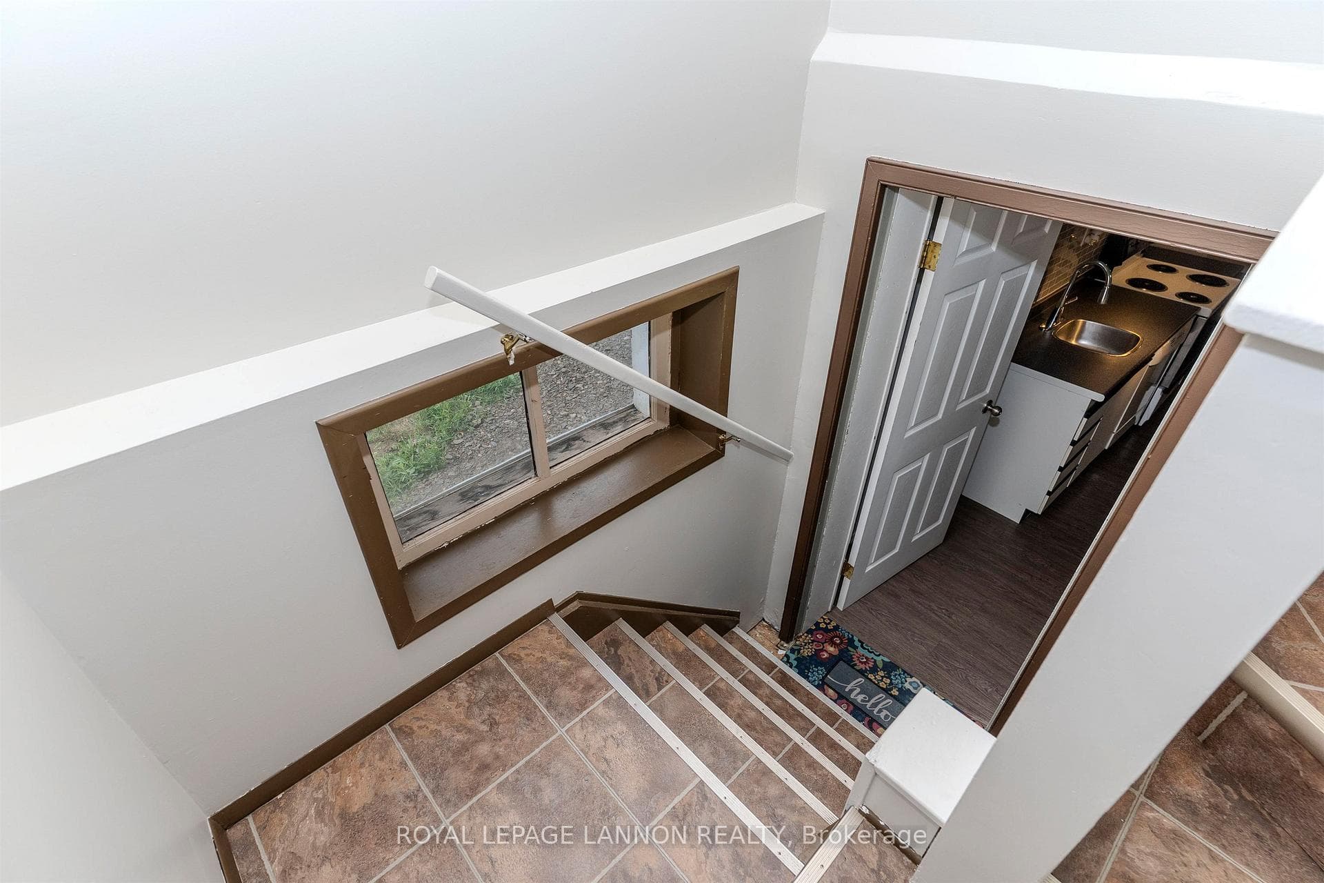 213 Dundas Street photo 19