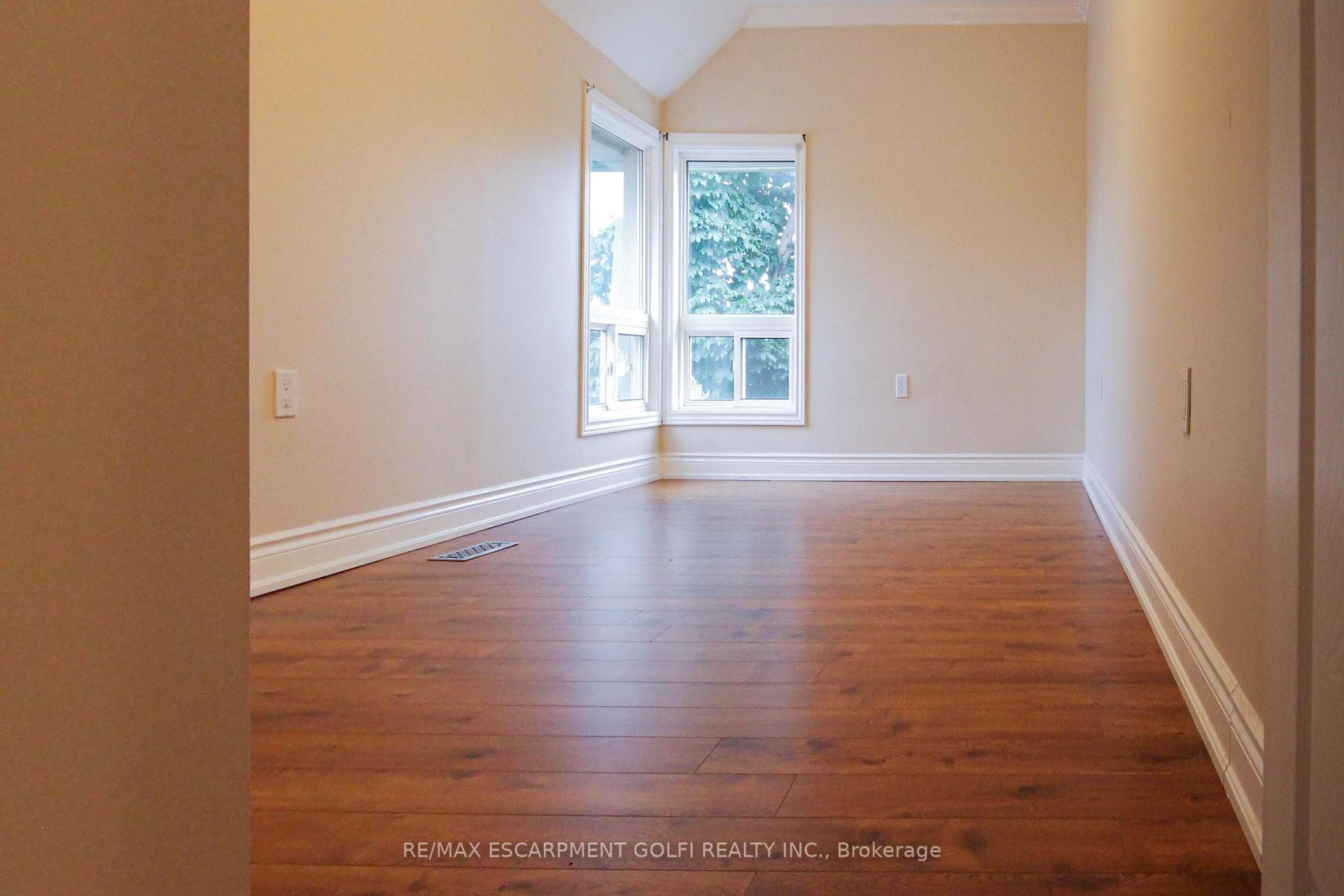 52 Cedar Avenue photo 10