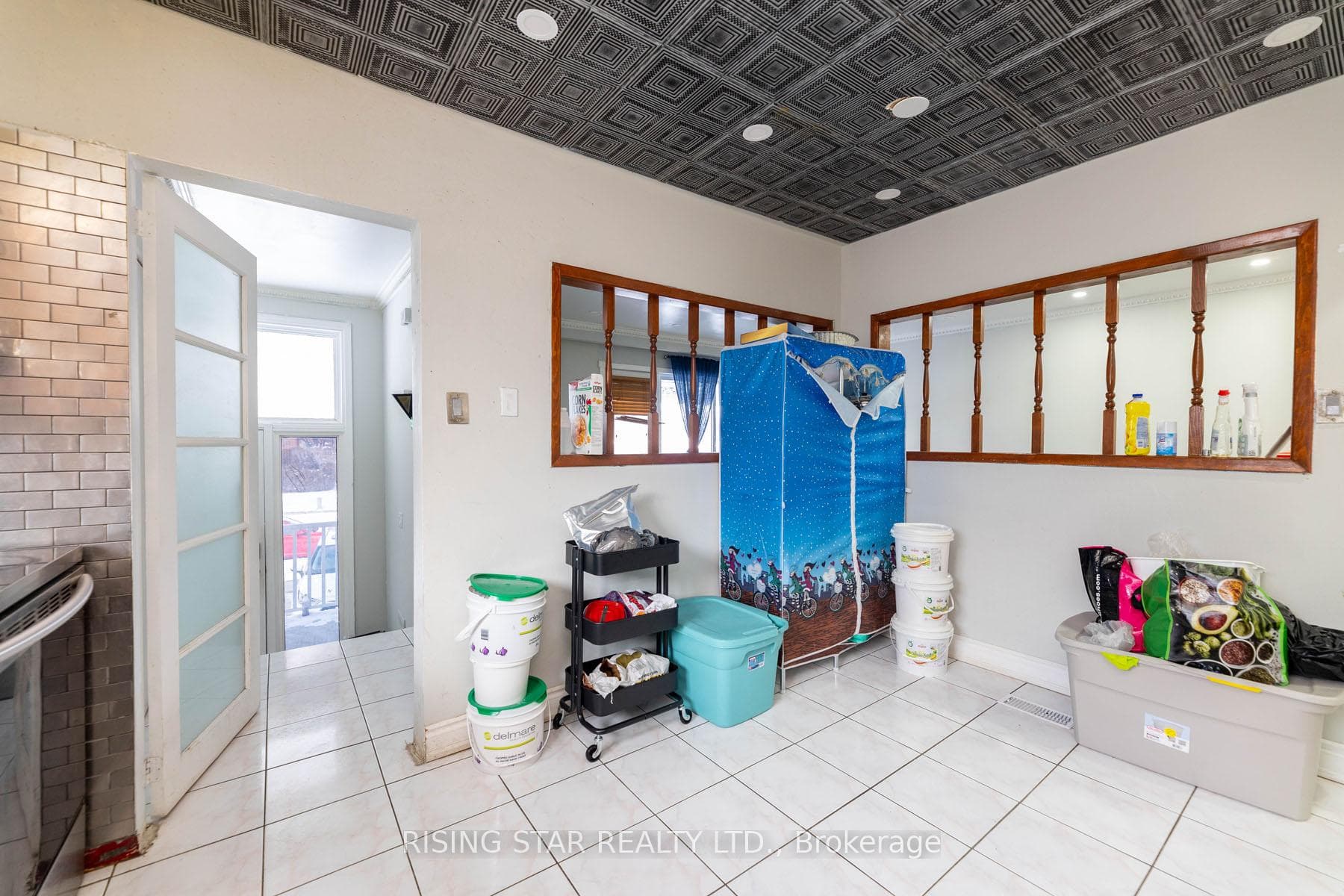 5 Tinton Crescent photo 7