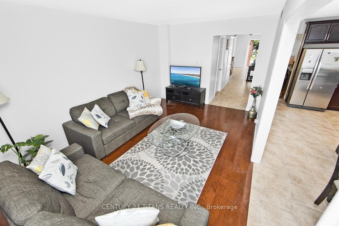 332 Langlaw Drive photo 9