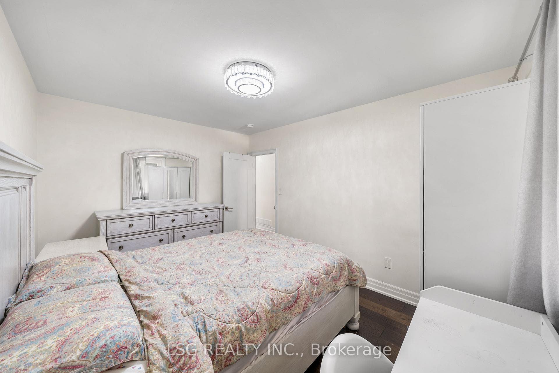 23 Sussex Avenue photo 21
