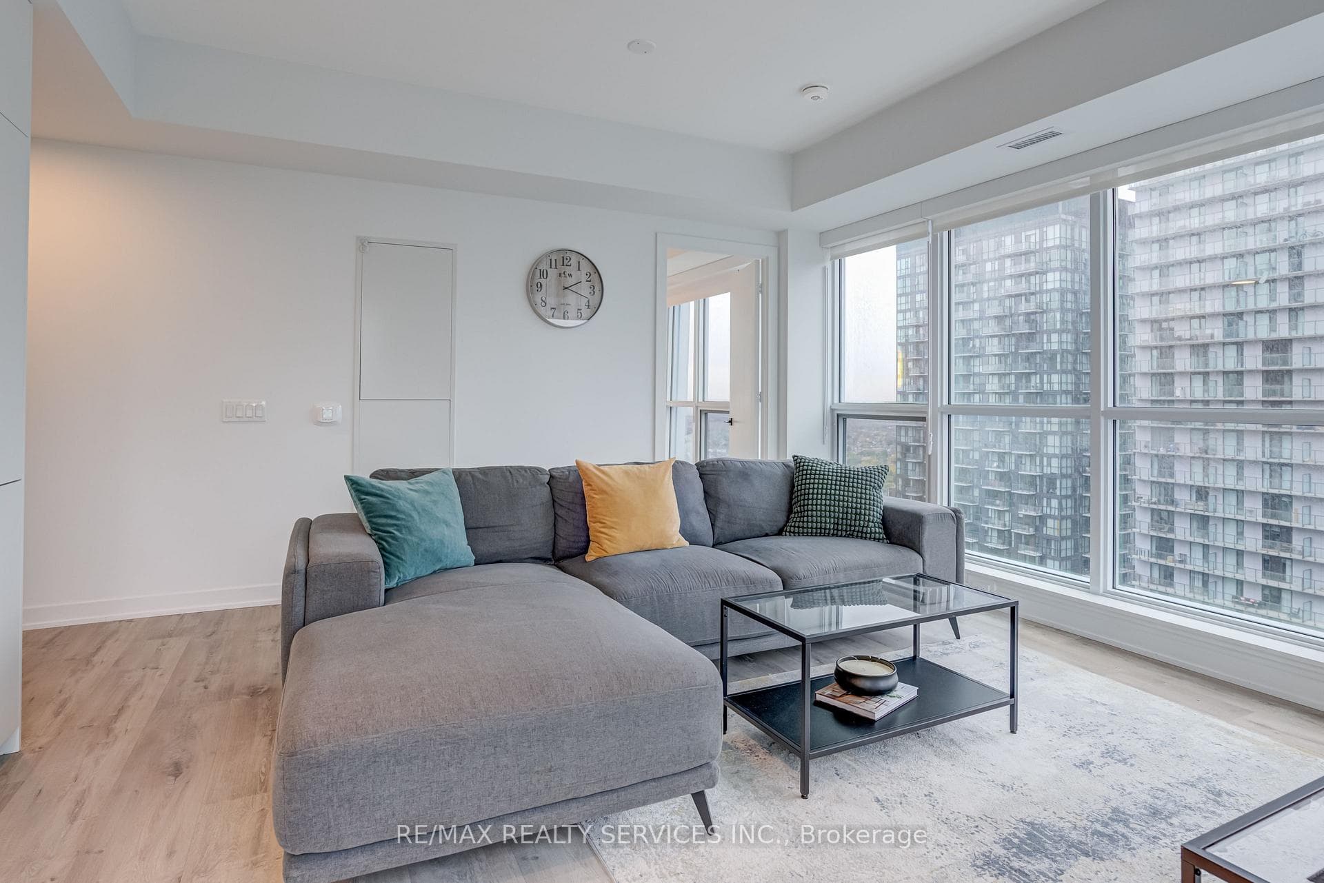 327 King Street Unit 4106 photo 16