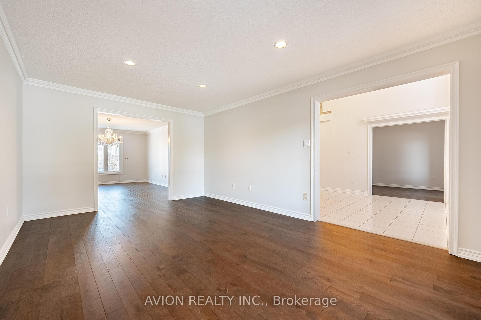 103 Spadina Road photo 8