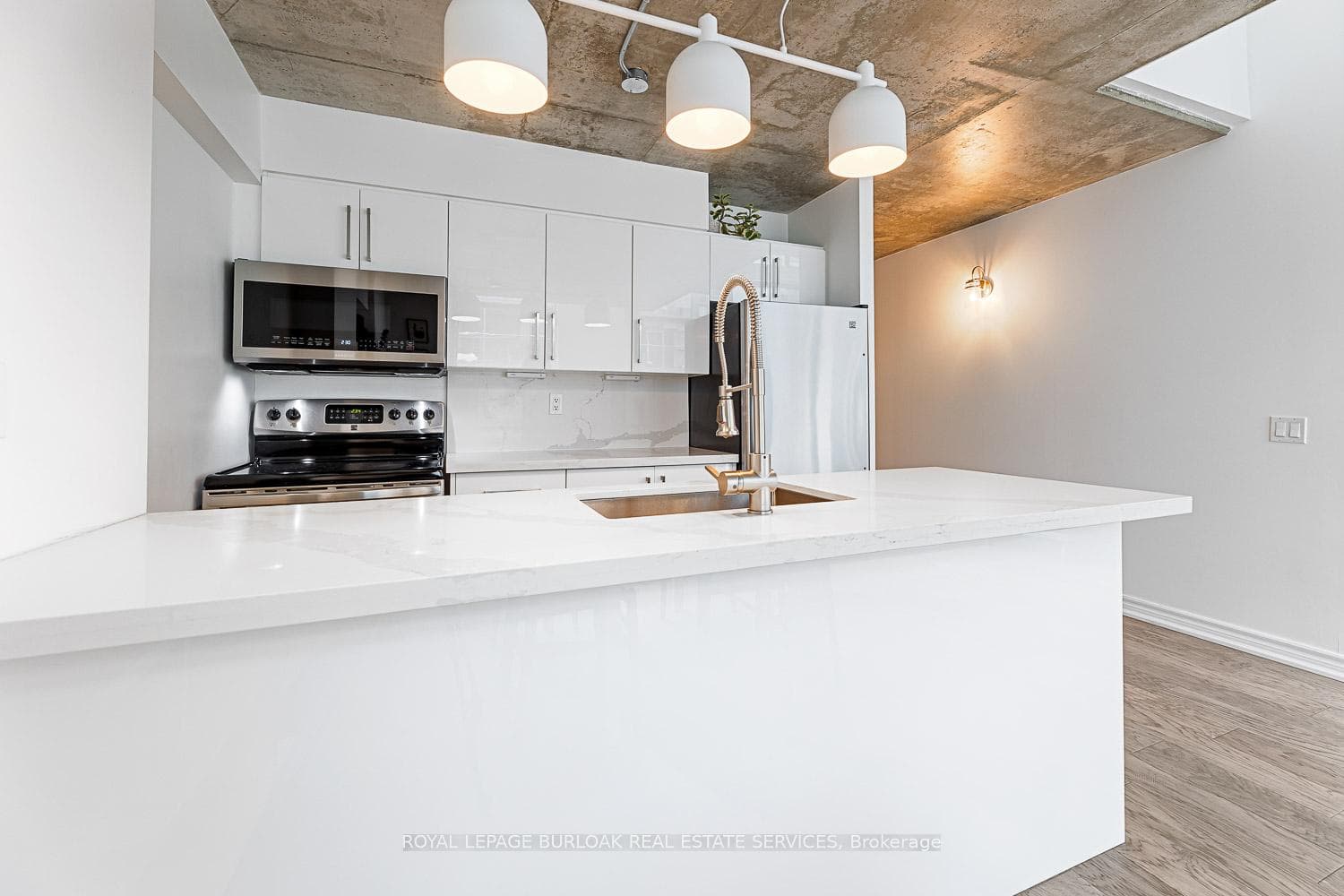 36 Charlotte Street Unit 908 photo 10