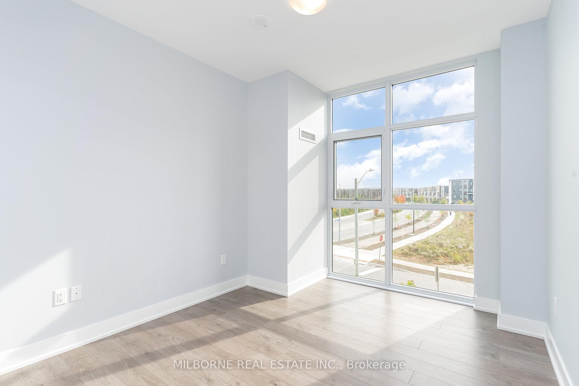 3rd Bedroom - East View - O/L Park