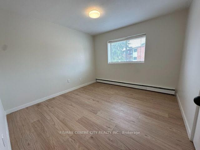 1172 Hamilton Road Unit 208 photo 12