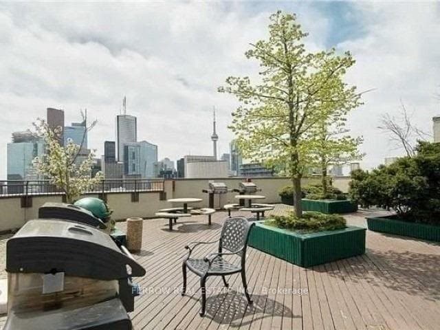 633 Bay Street Unit 707 photo 12