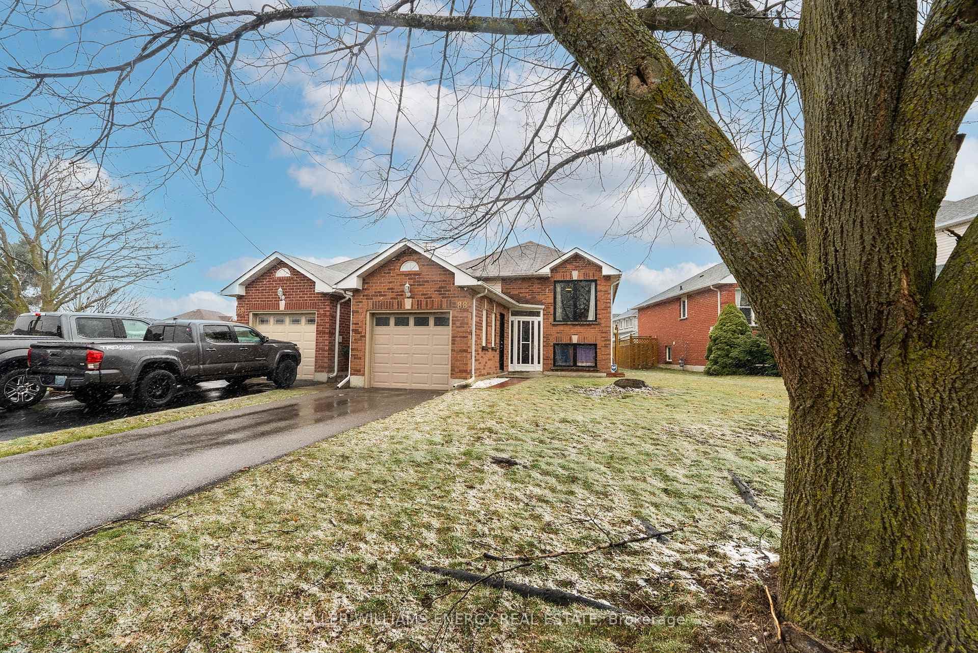 88 Farncomb Crescent photo 1