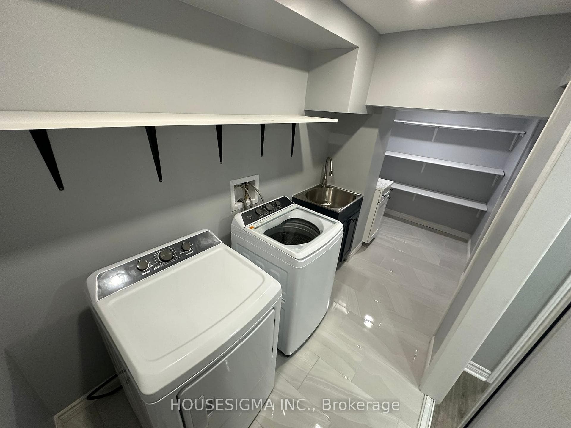 Private laundry and pantry