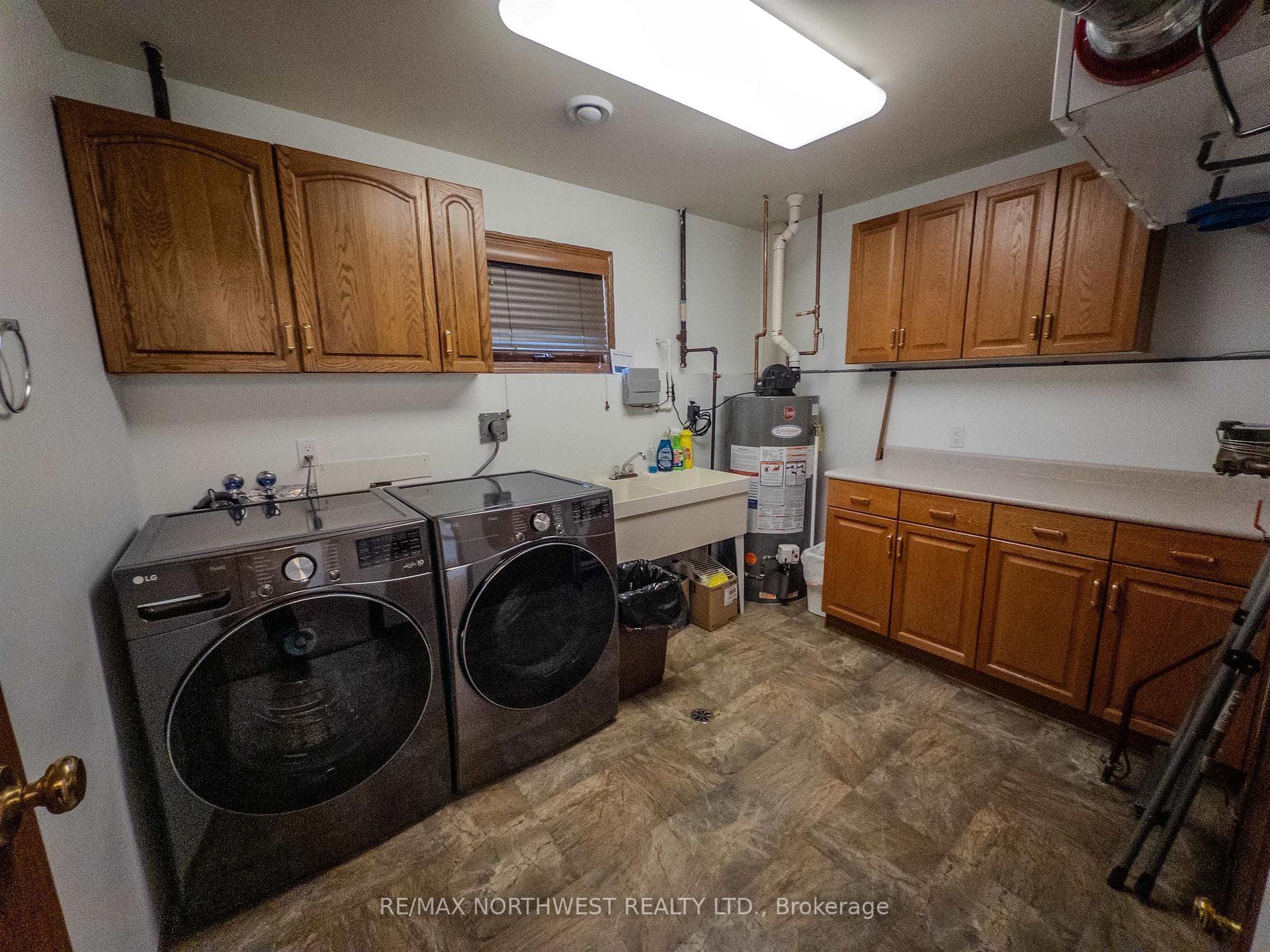 110 Lakeside Crescent photo 28
