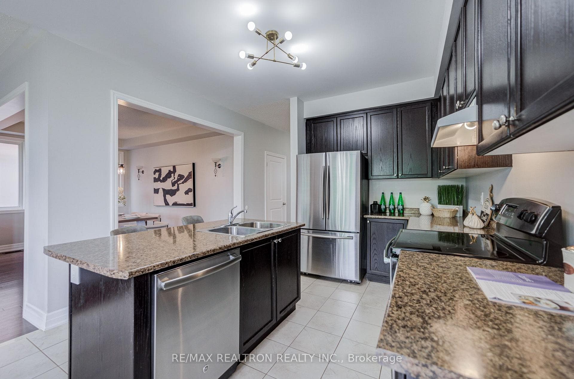 48 Robert Wilson Crescent photo 12