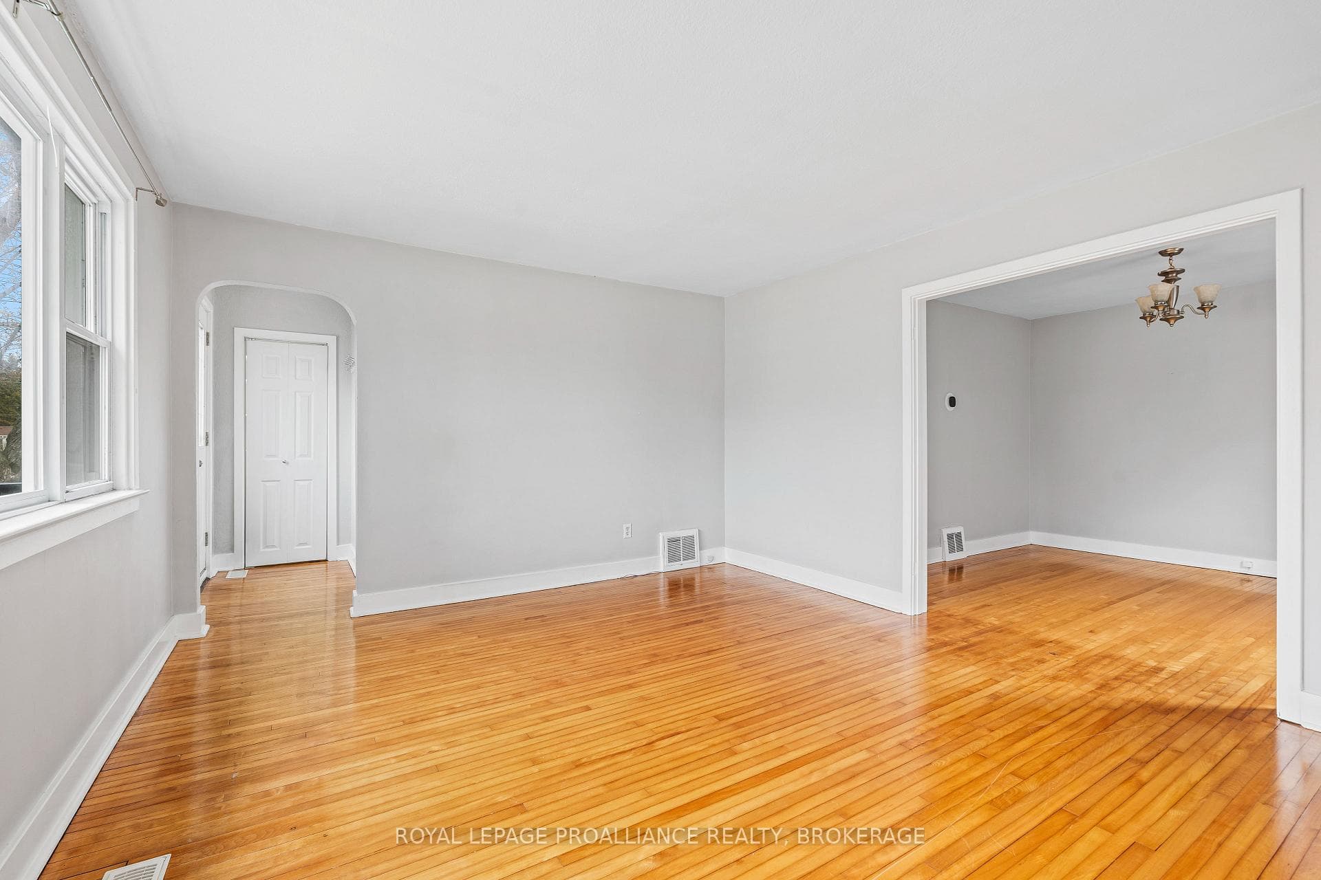 172 Carruthers Avenue photo 9
