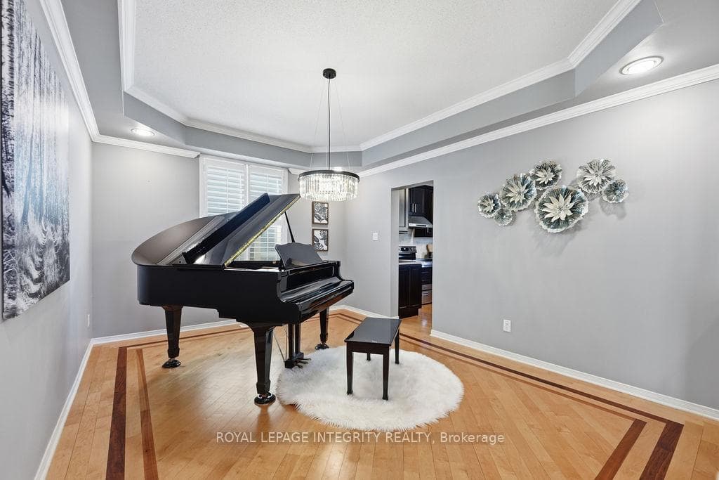185 INSMILL Crescent photo 8