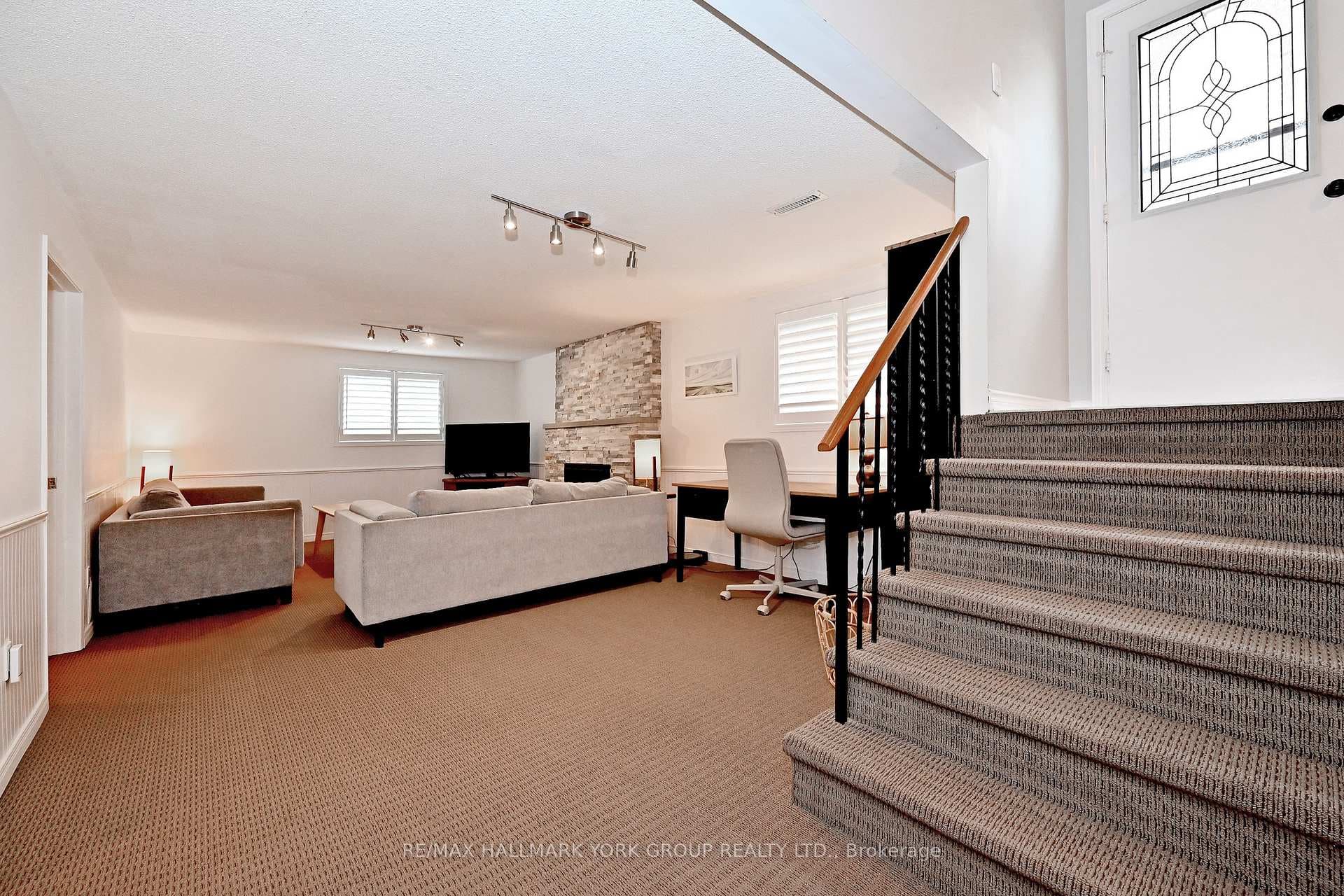 262 Plymouth Trail photo 16