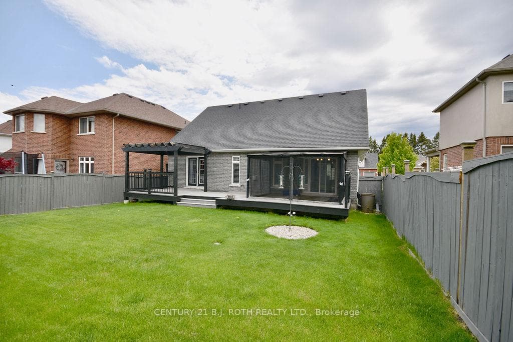 74 Gardiner Drive photo 30