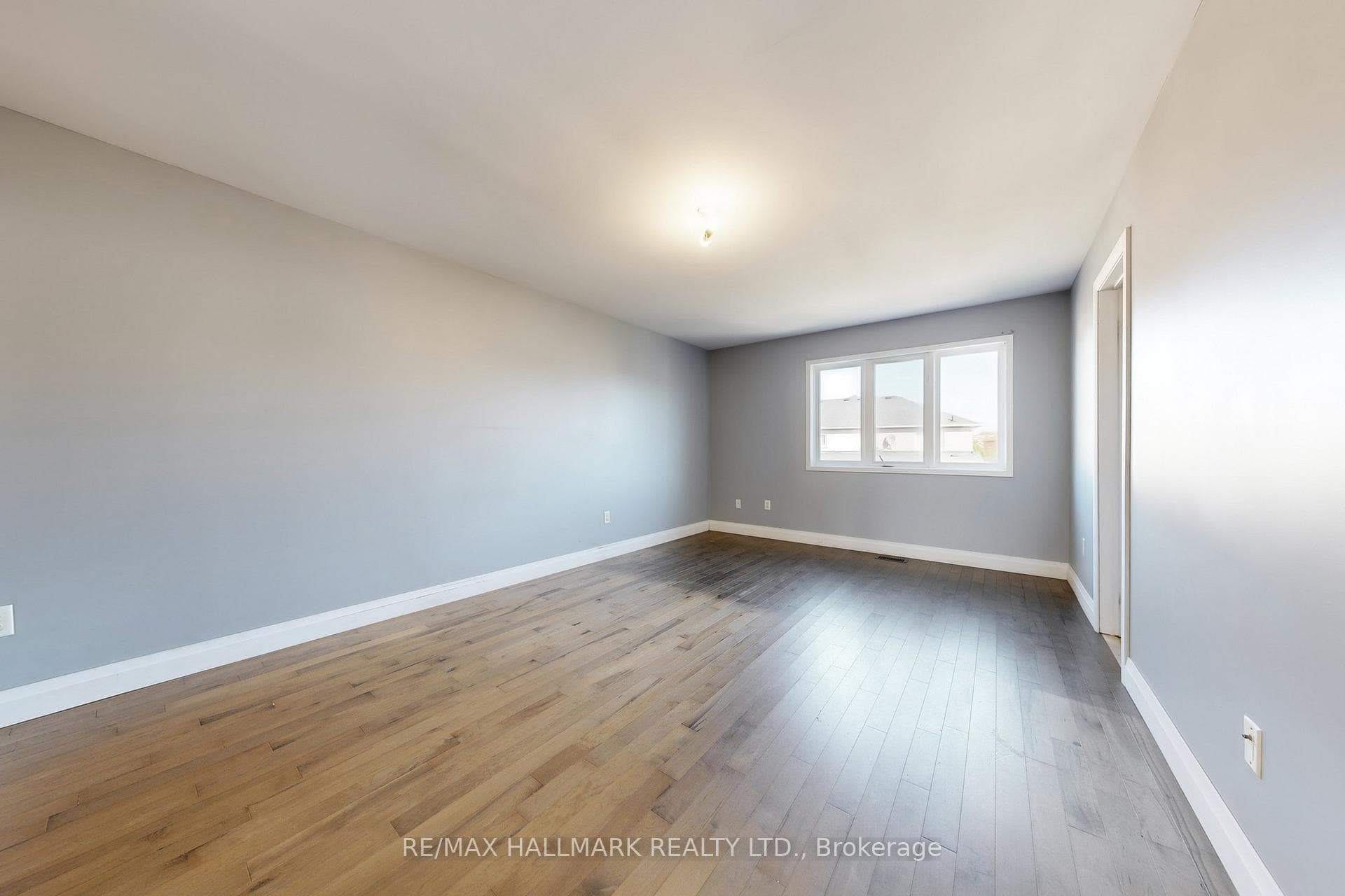 4 Kalmar Crescent photo 22