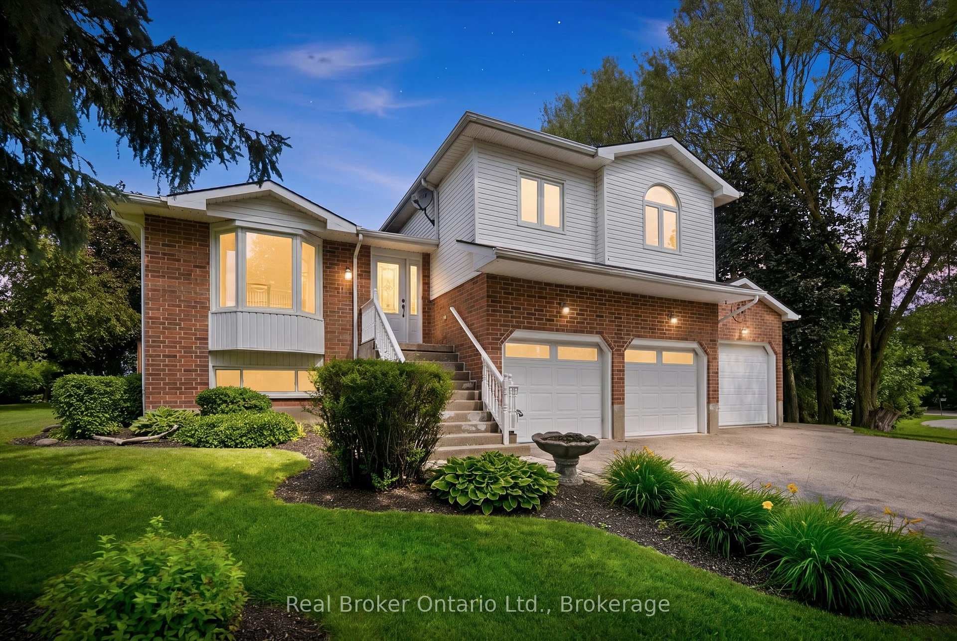 170 Elmslie Place photo 1