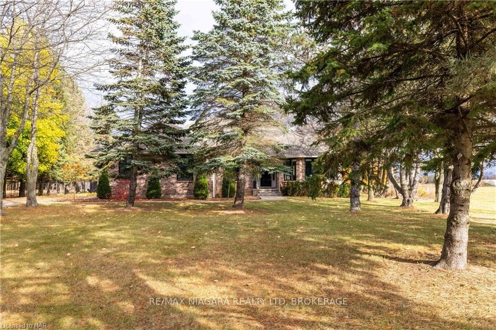 2035 FOURTH Avenue photo 2