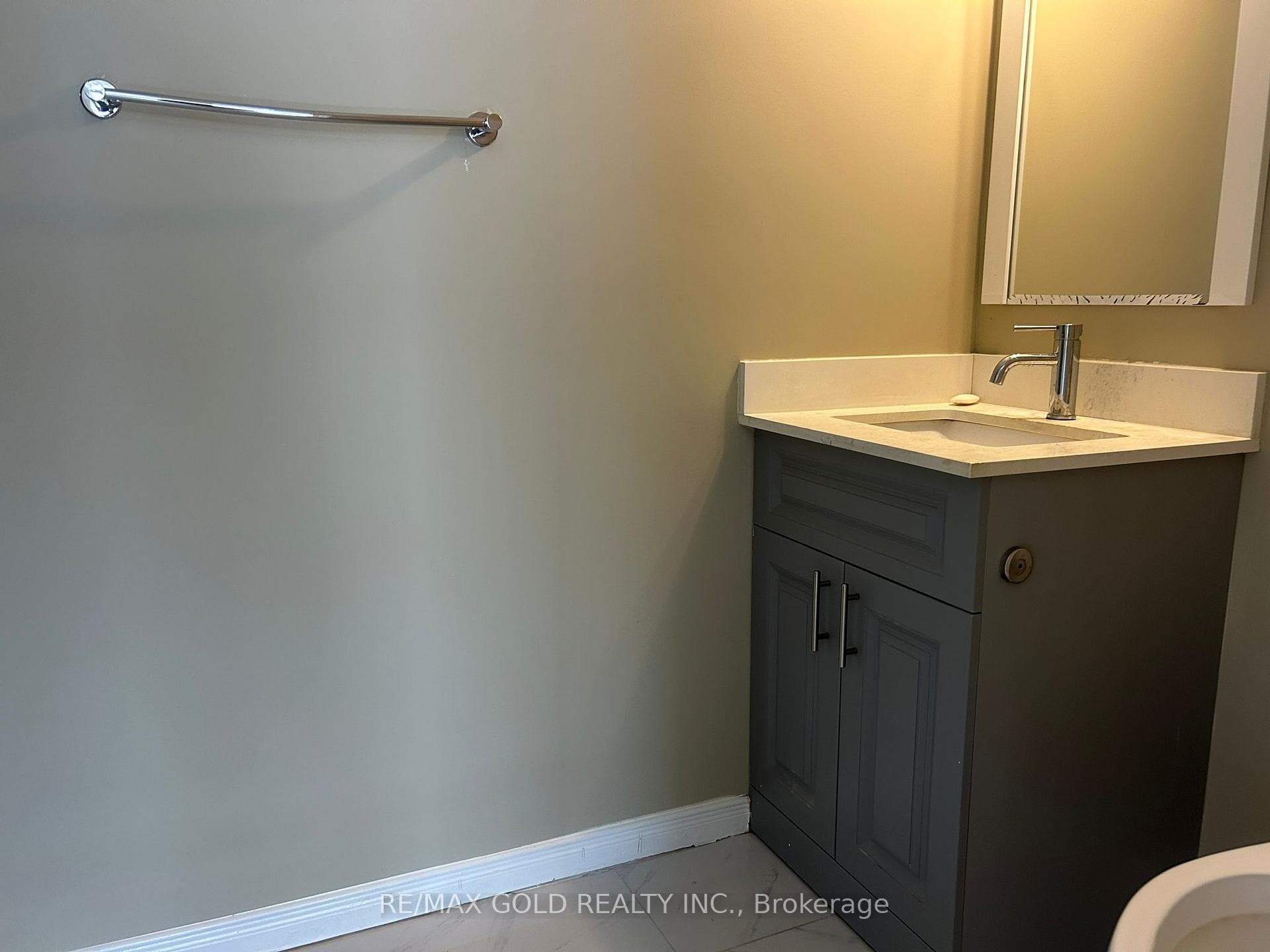 283 Newport Drive Unit Upper Level photo 11