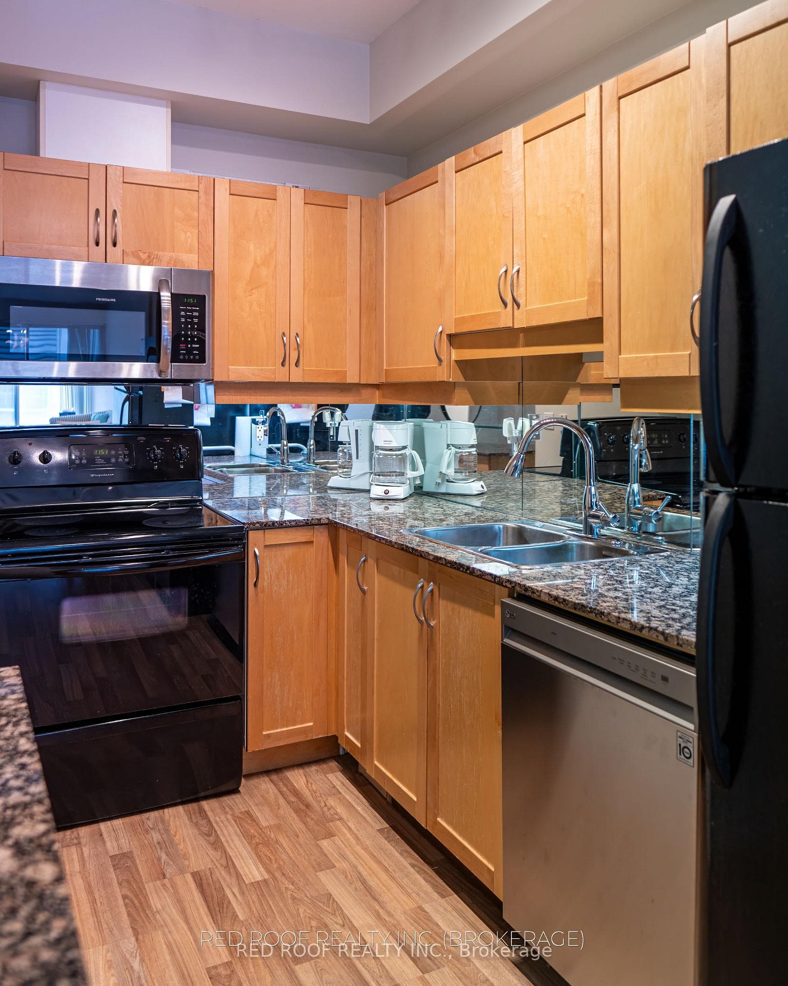 220 Victoria Street Unit 1203 photo 3