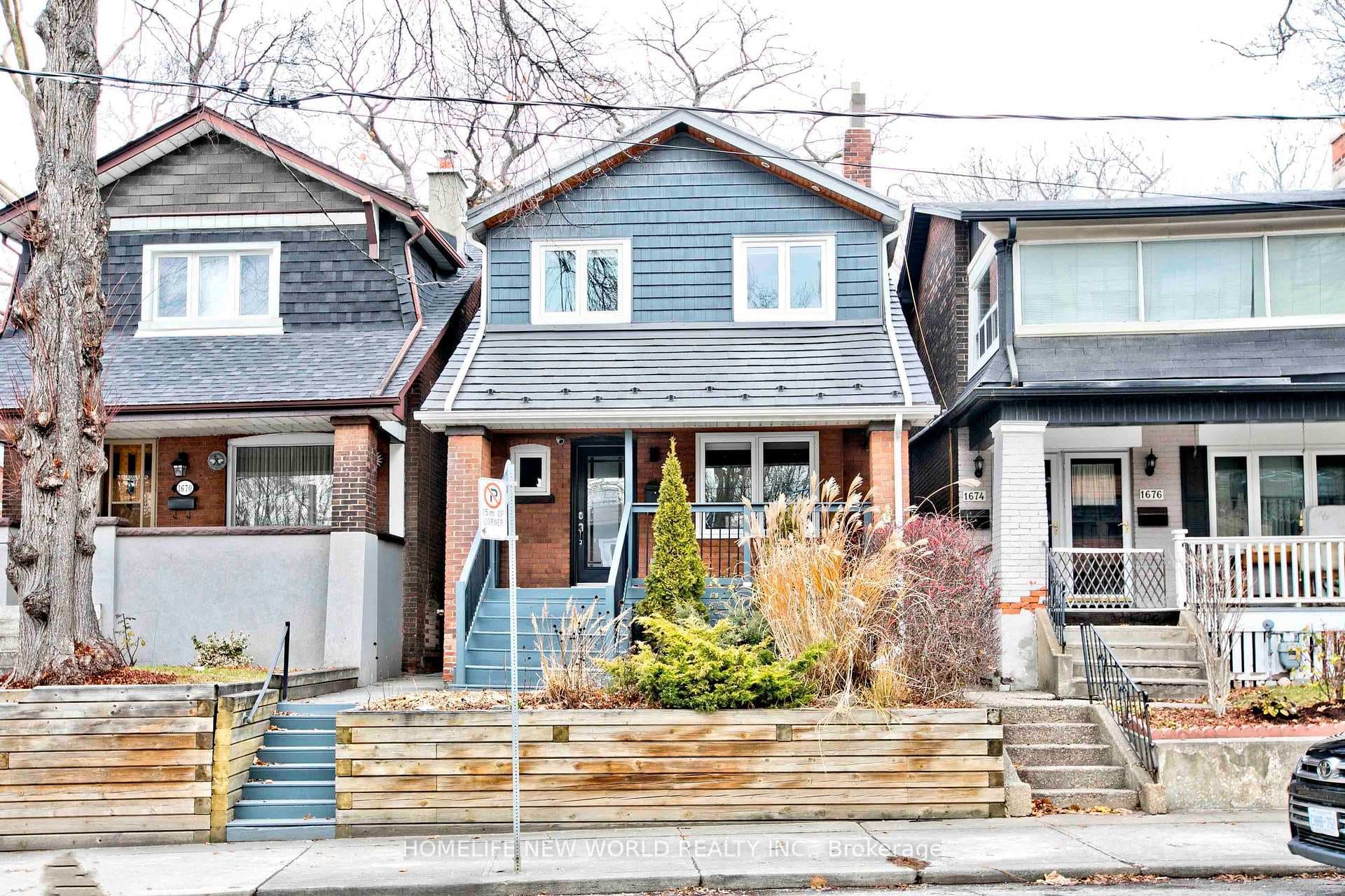 1672 Gerrard Street photo 2