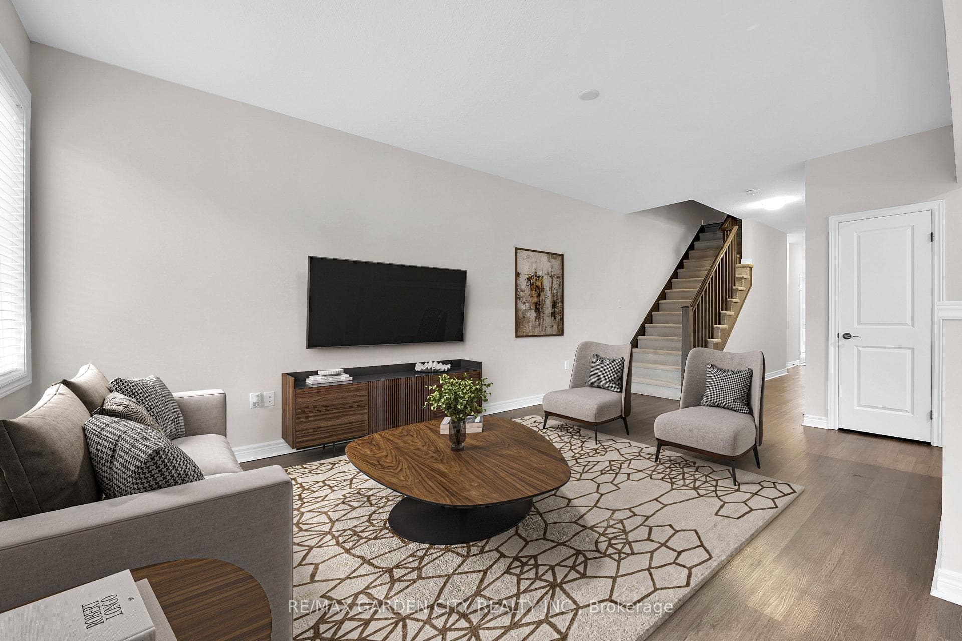 44 Dennis Drive photo 2