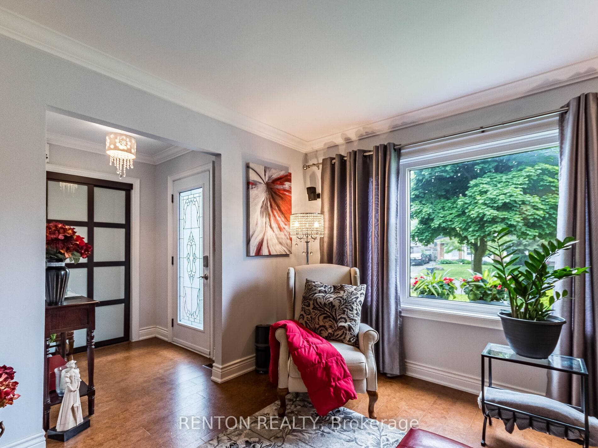 3285 Hornbeam Crescent photo 18