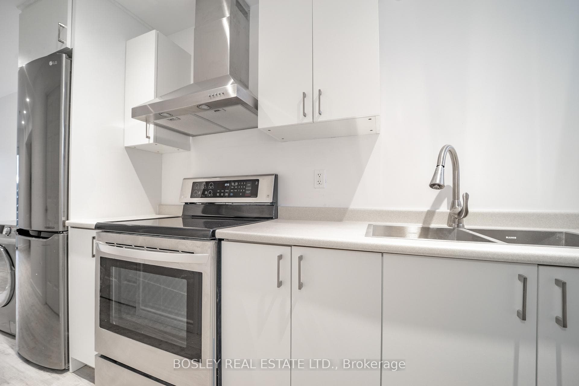 298 Rhodes Avenue photo 8