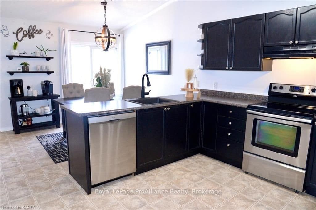 1016 RAINBOW Crescent photo 8