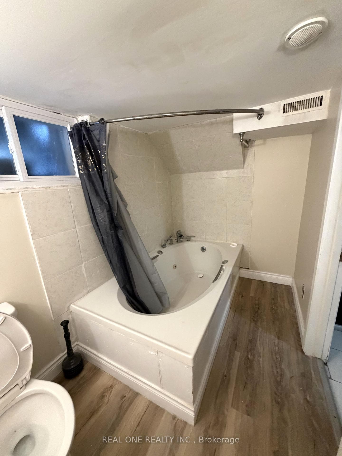 Unit B - Bathroom
