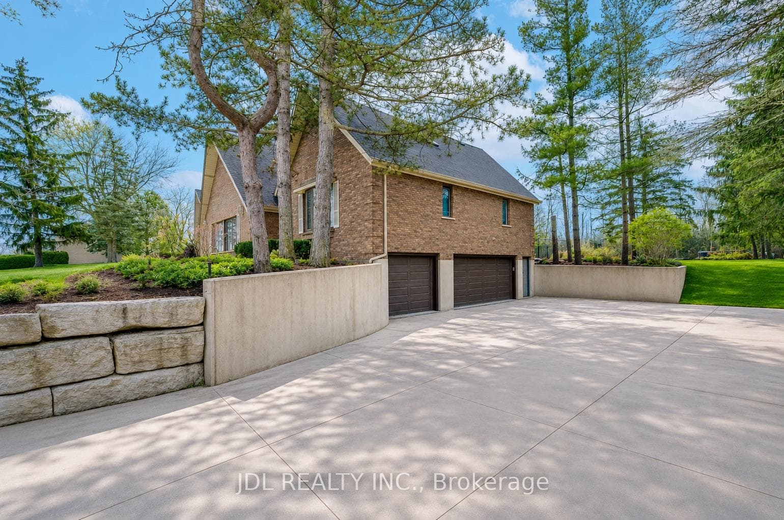 2033 Niagara River Parkway photo 3